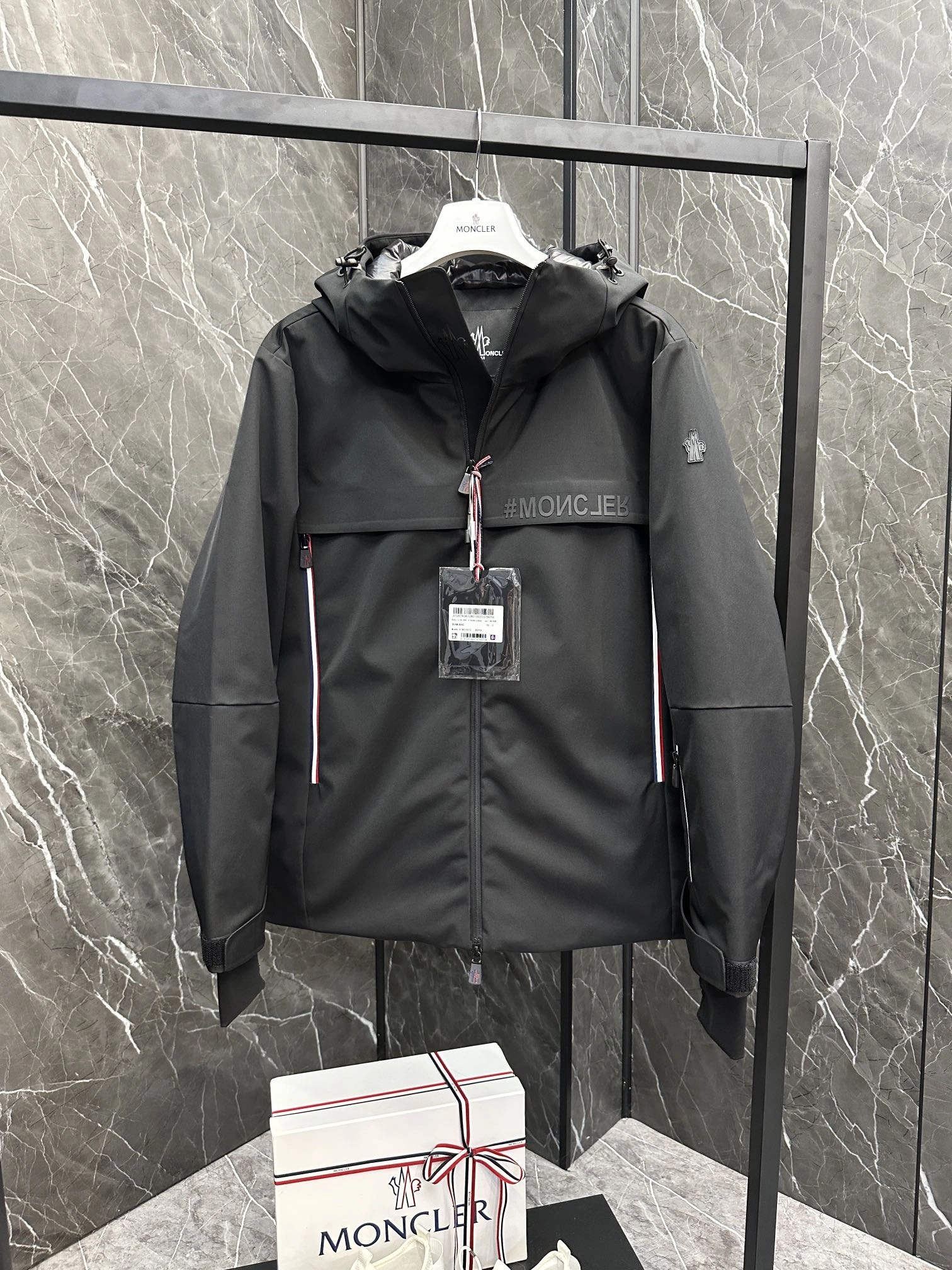 Fashionable Moncler Down Jackets 145711
