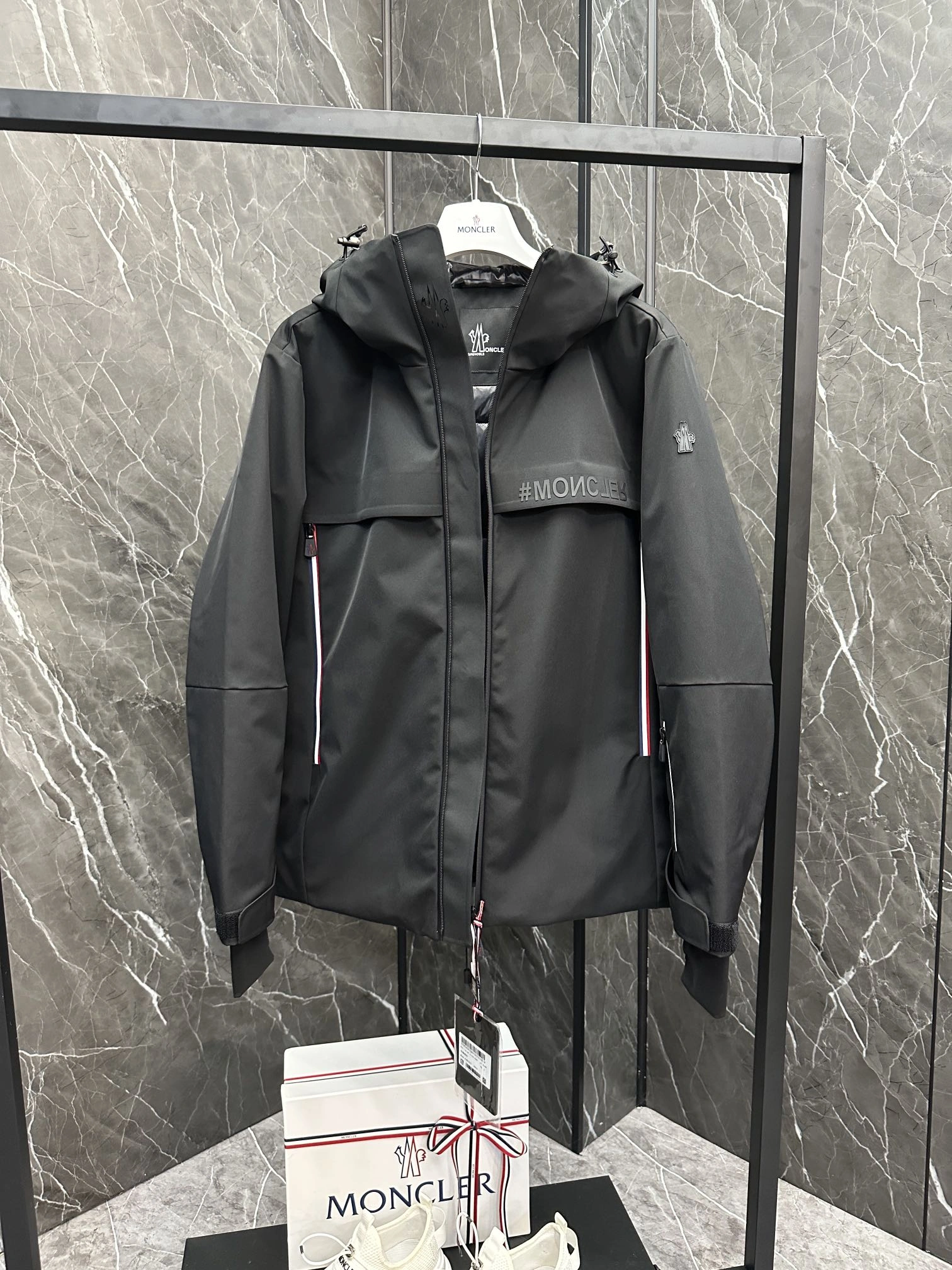 Fashionable Moncler Down Jackets 145711