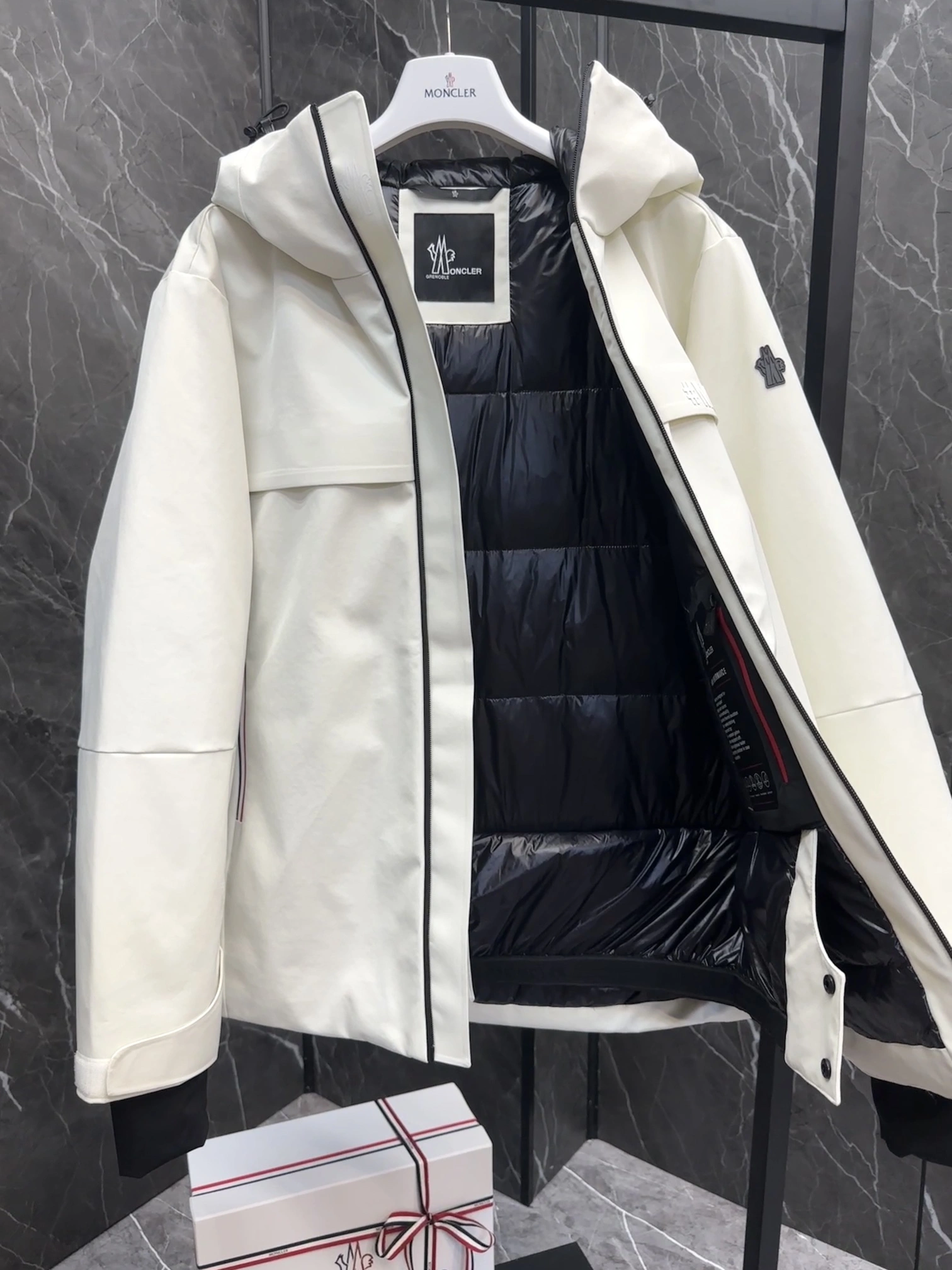 Elegant Moncler Down Jackets 145722