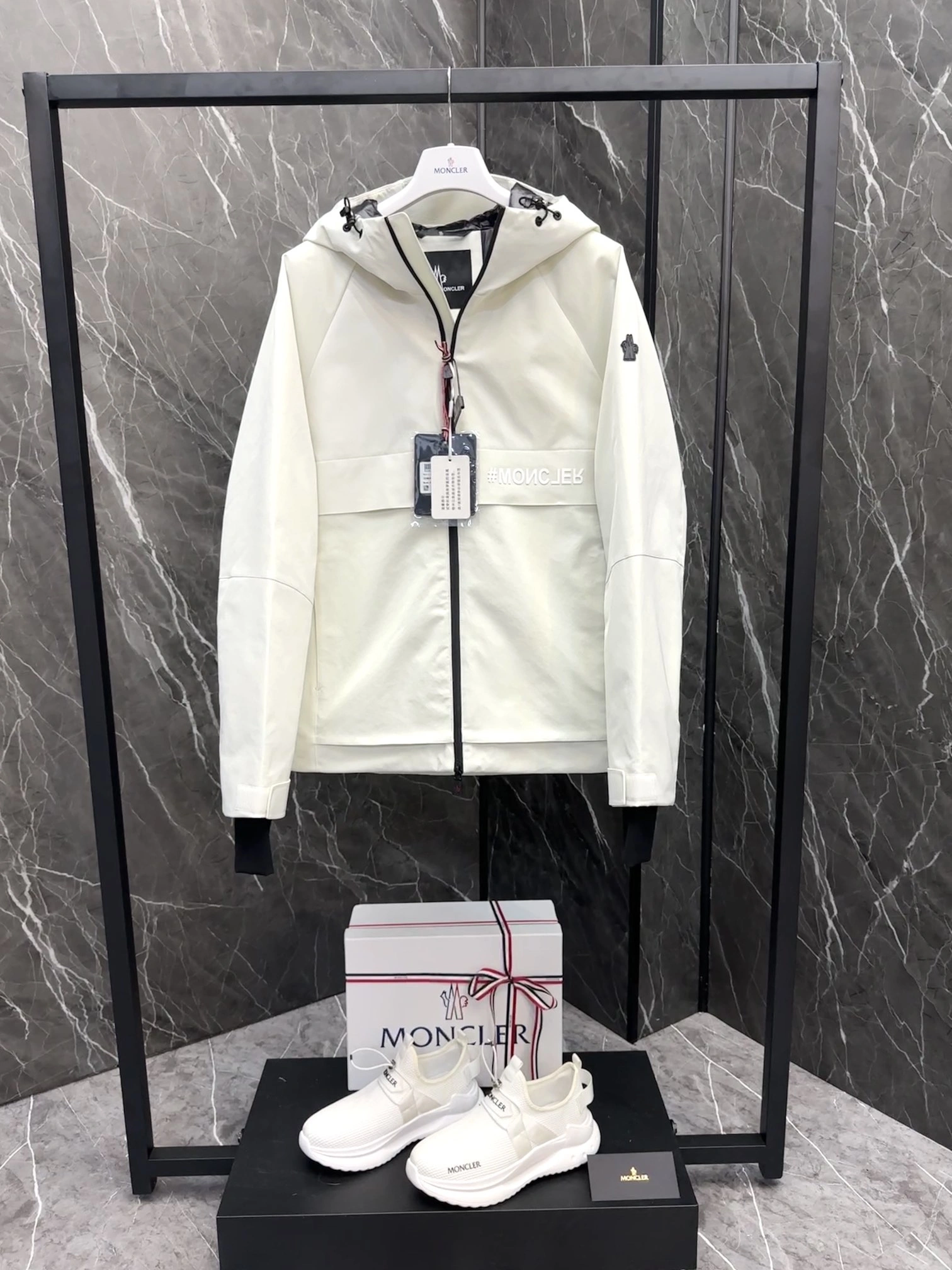 Moncler Down Jackets Neat 145694