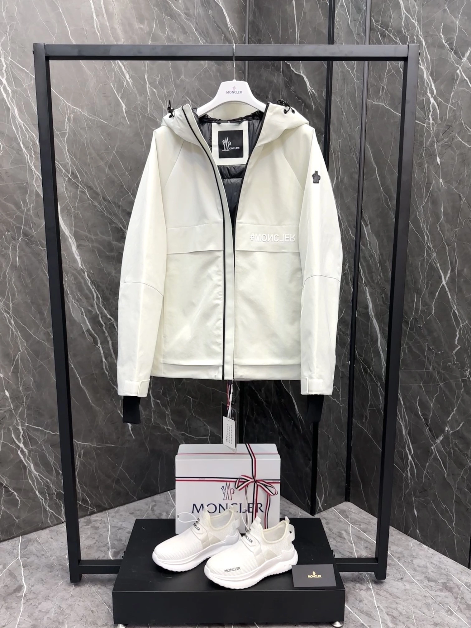 Moncler Down Jackets Neat 145694