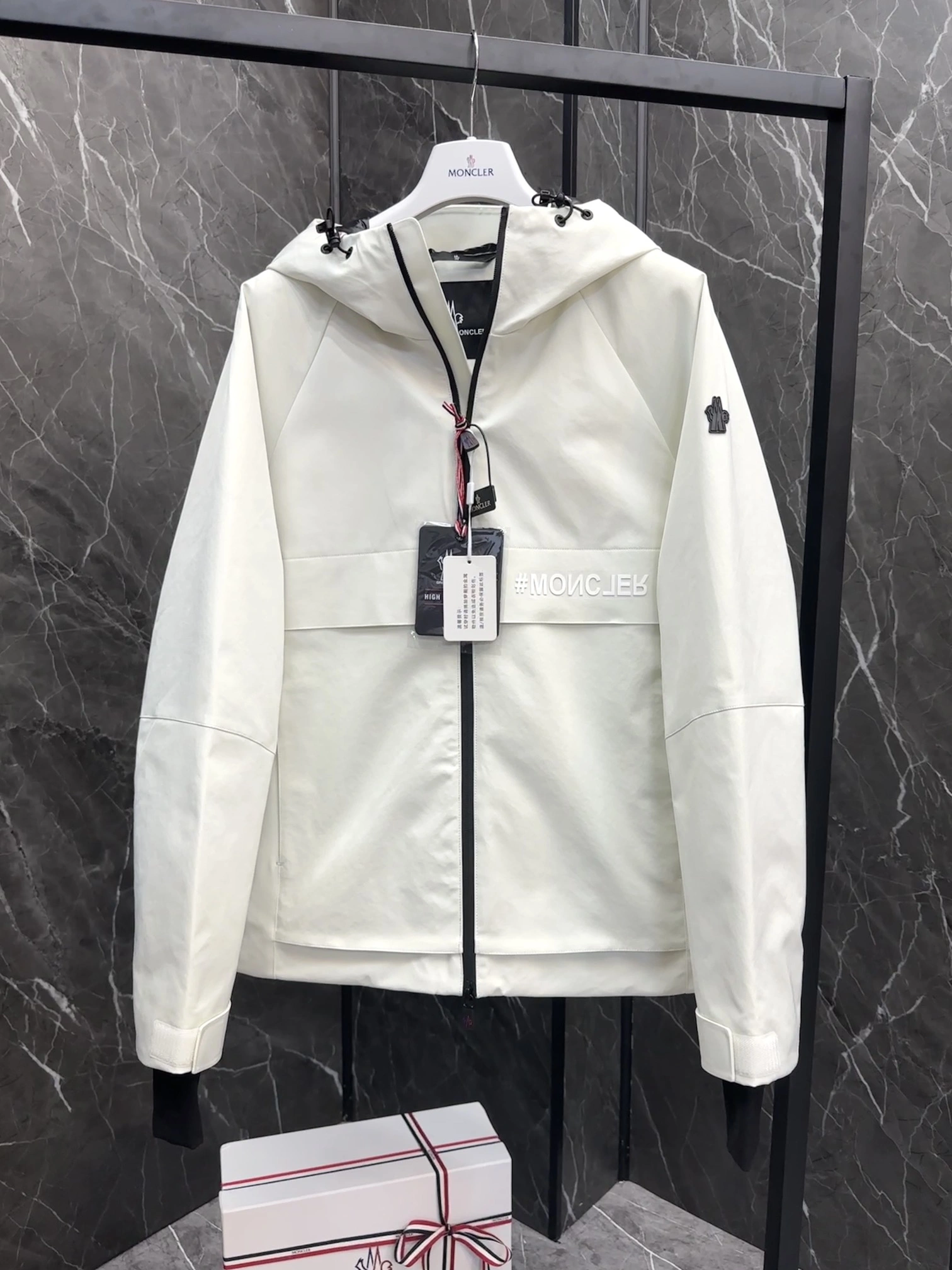 Moncler Down Jackets Neat 145694