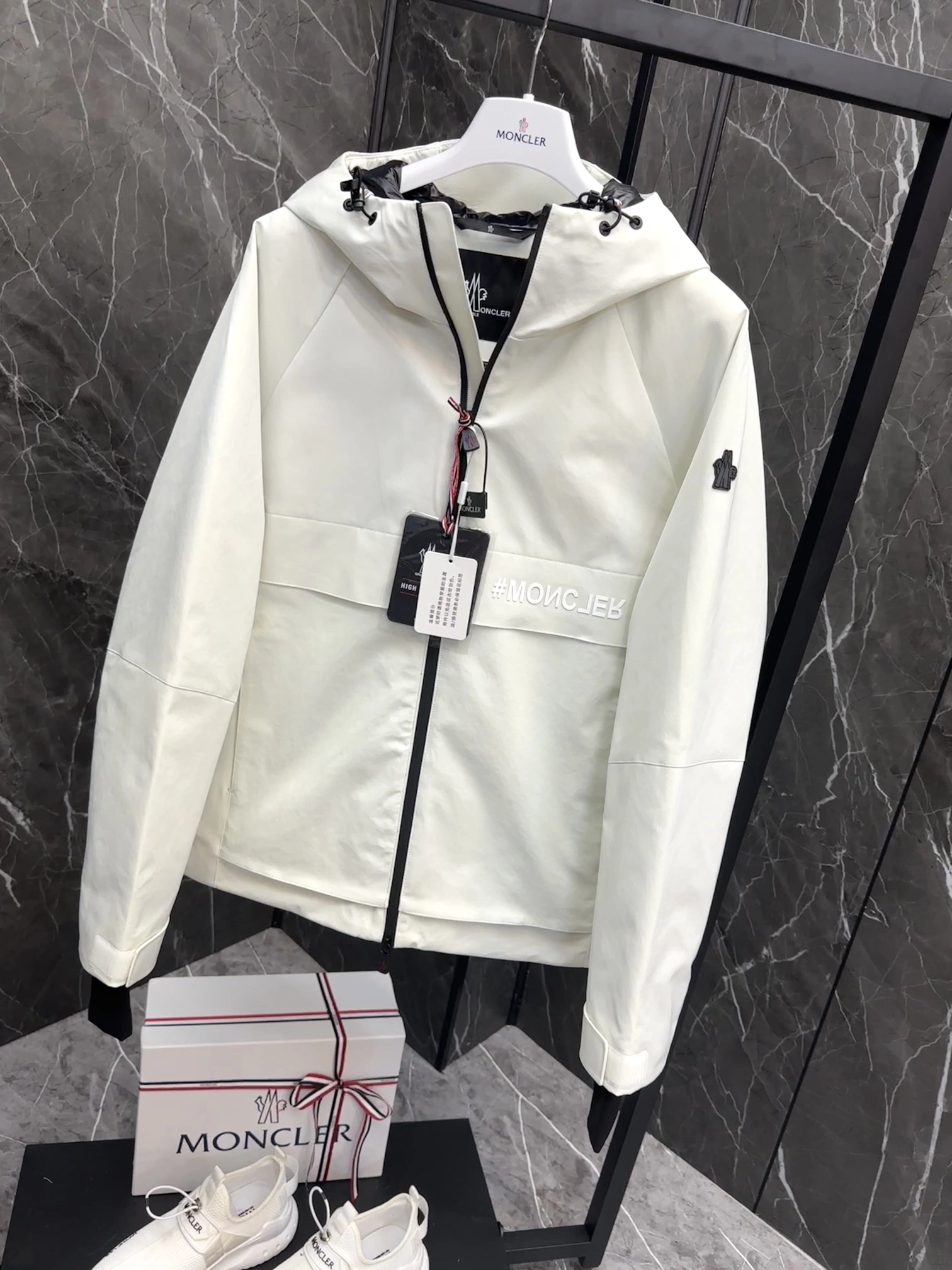 Moncler Down Jackets Neat 145694