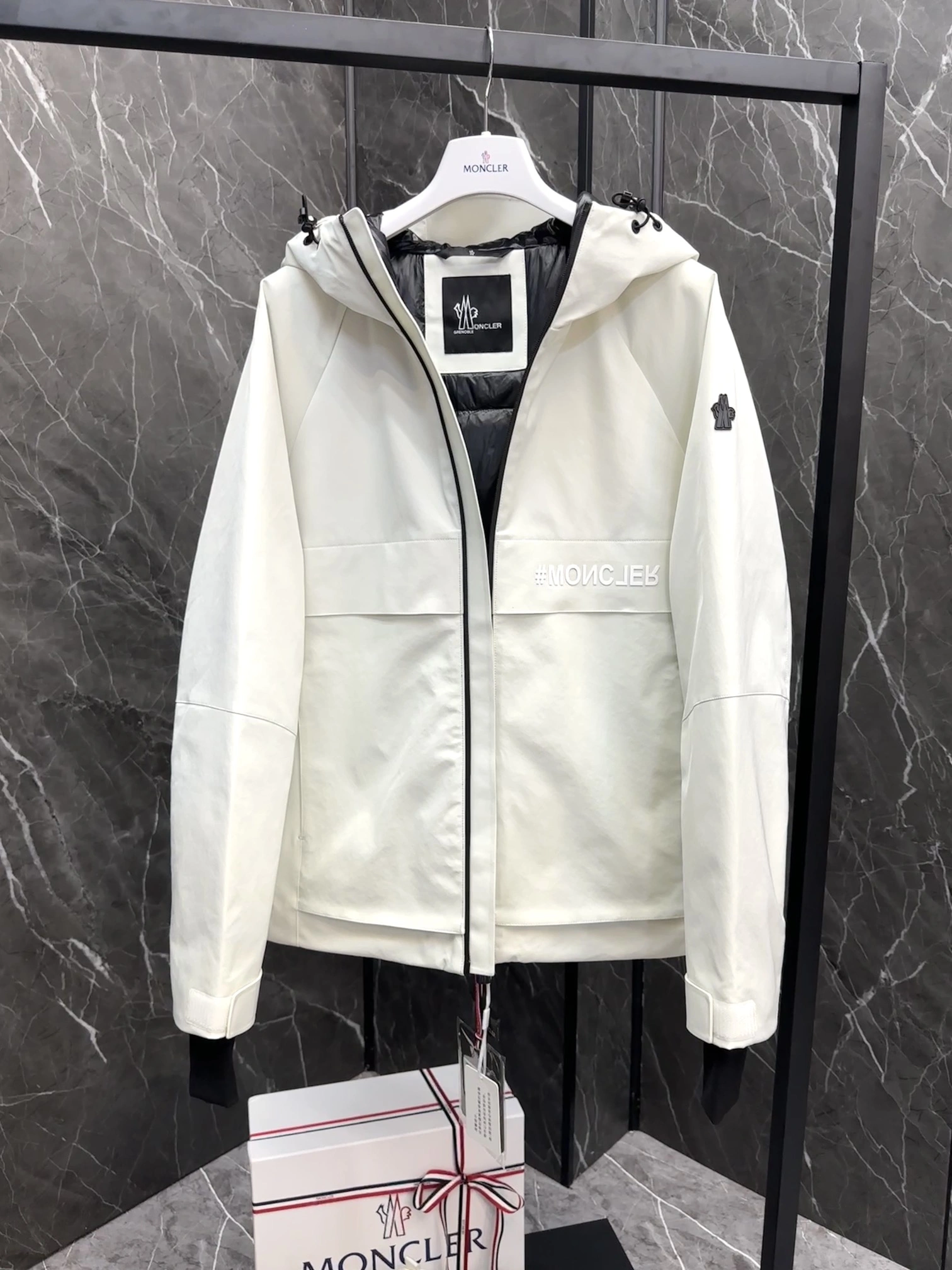 Moncler Down Jackets Neat 145694