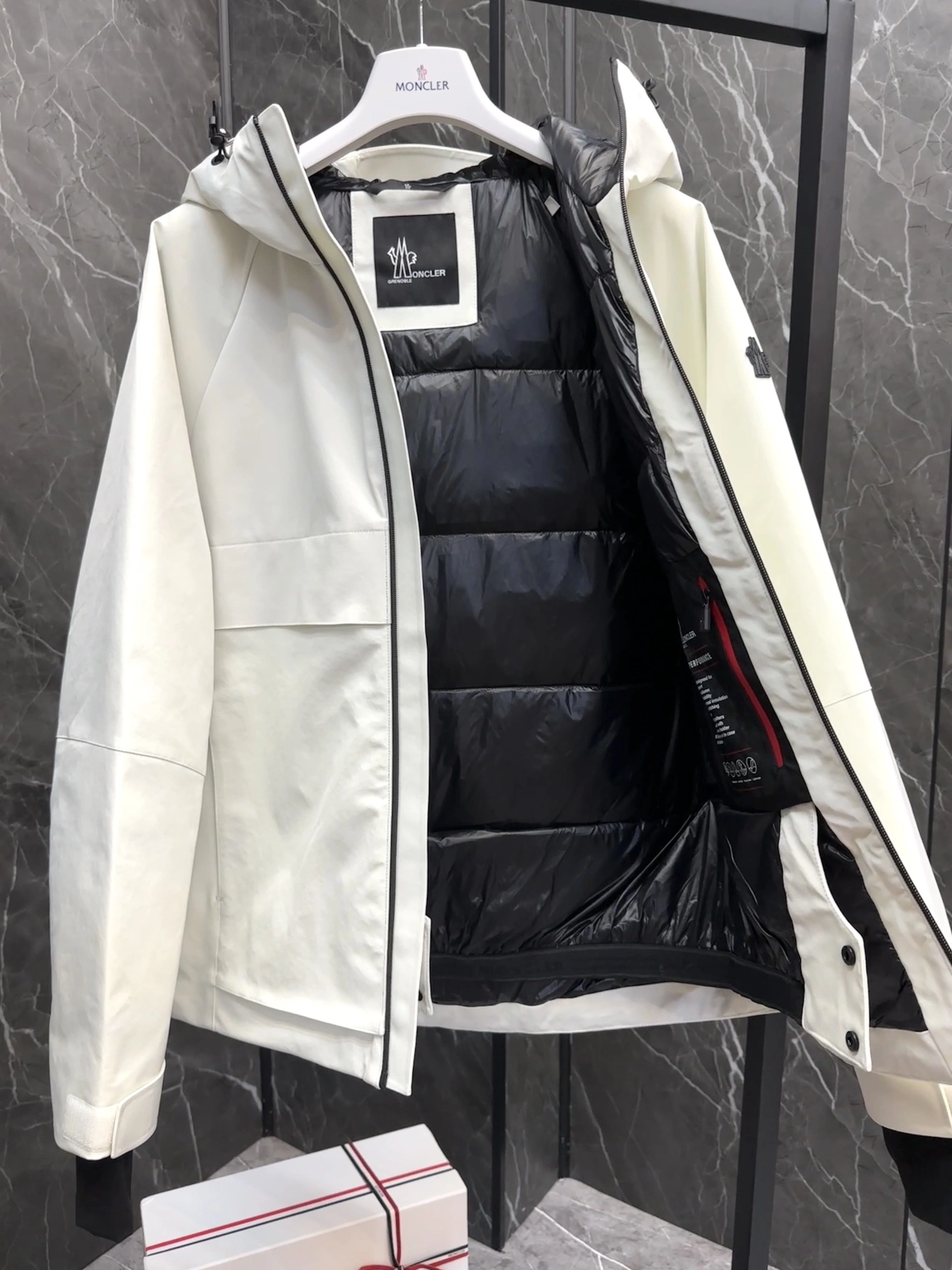 Moncler Down Jackets Neat 145694