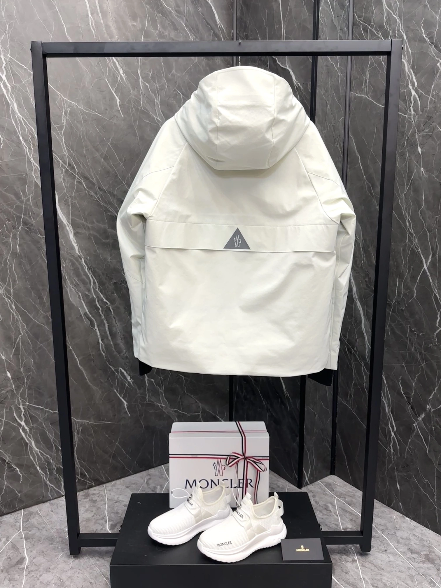 Moncler Down Jackets Neat 145694