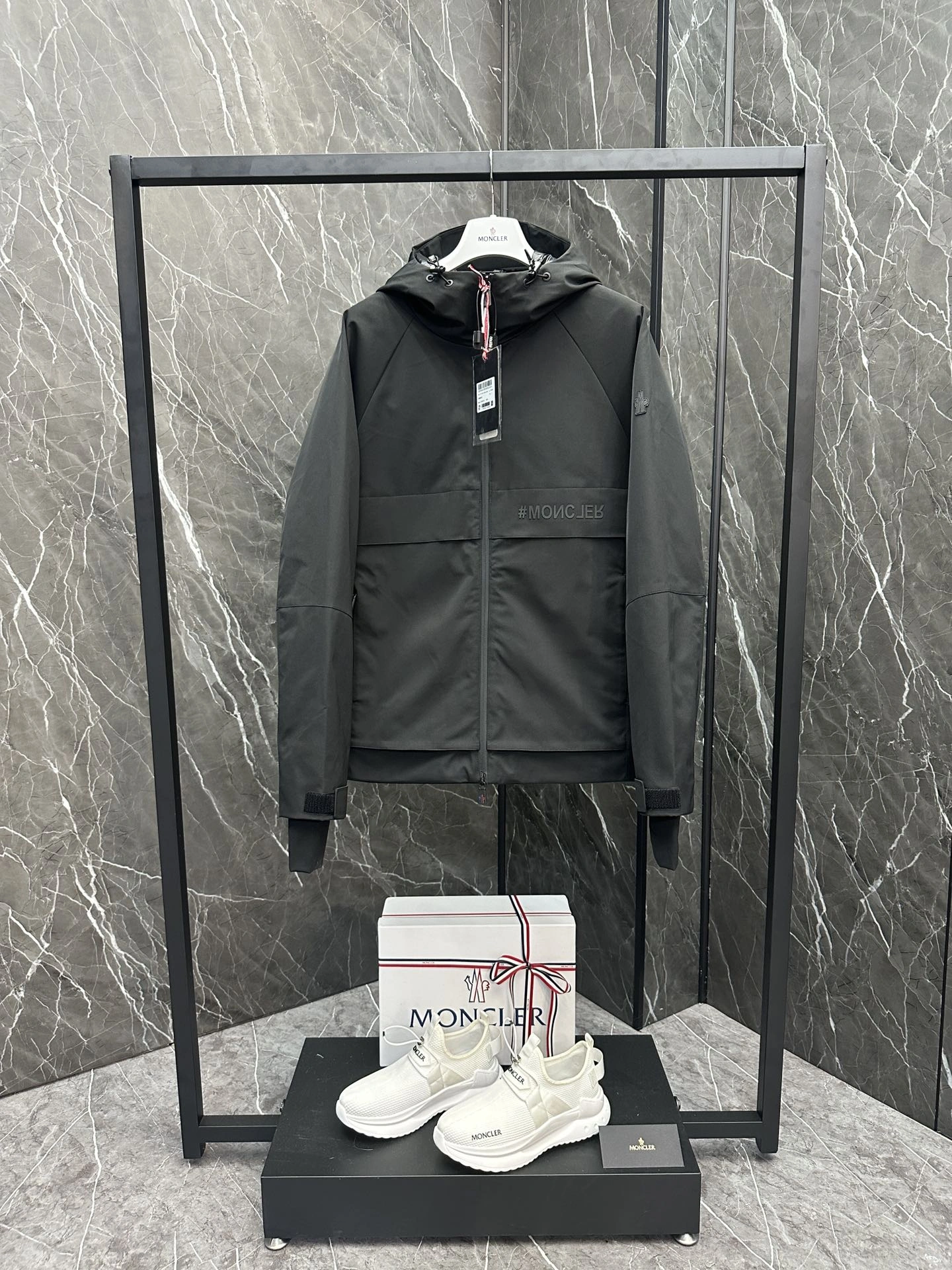 Moncler Down Jackets Supportive 145692