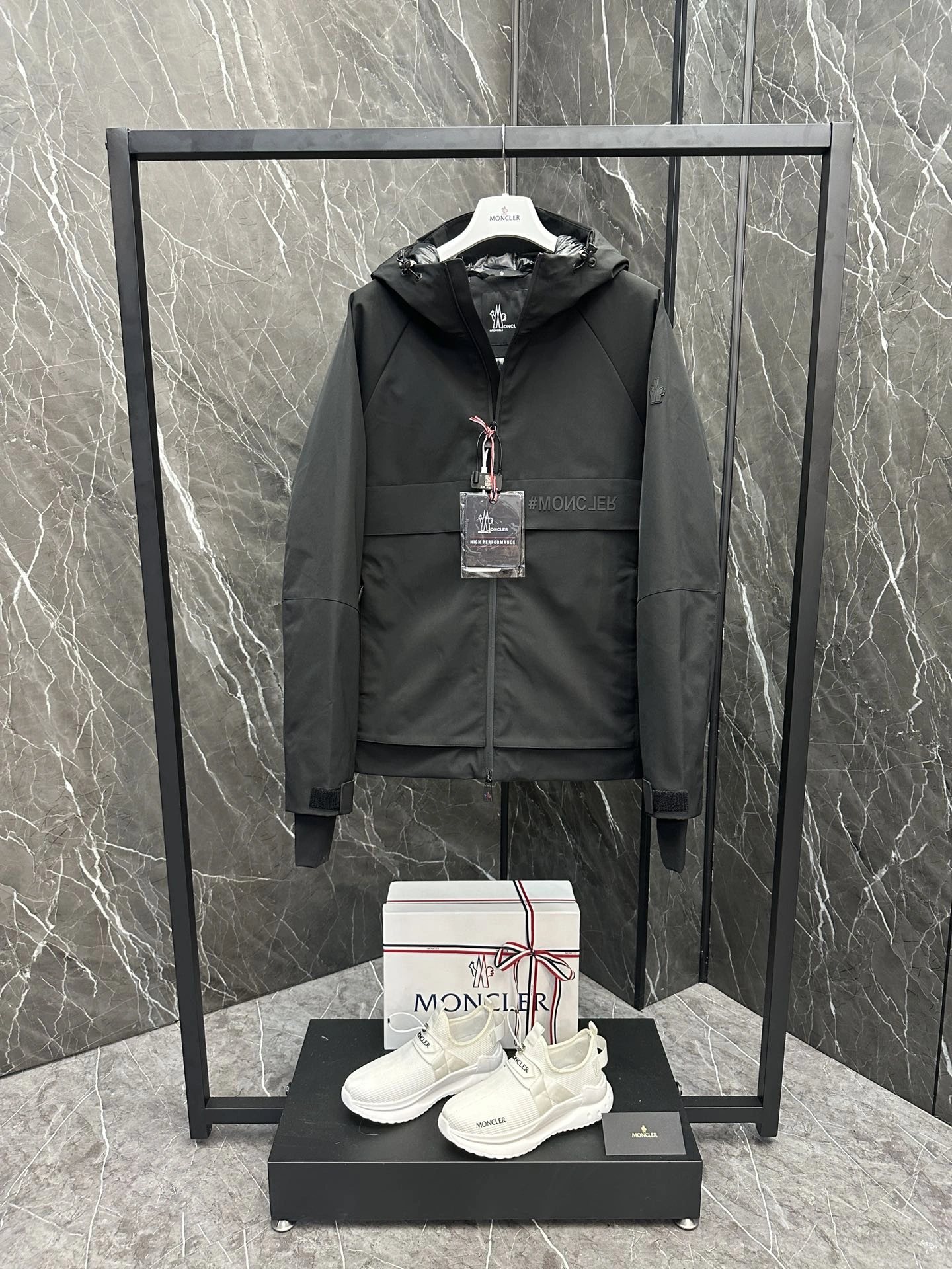 Moncler Down Jackets Supportive 145692