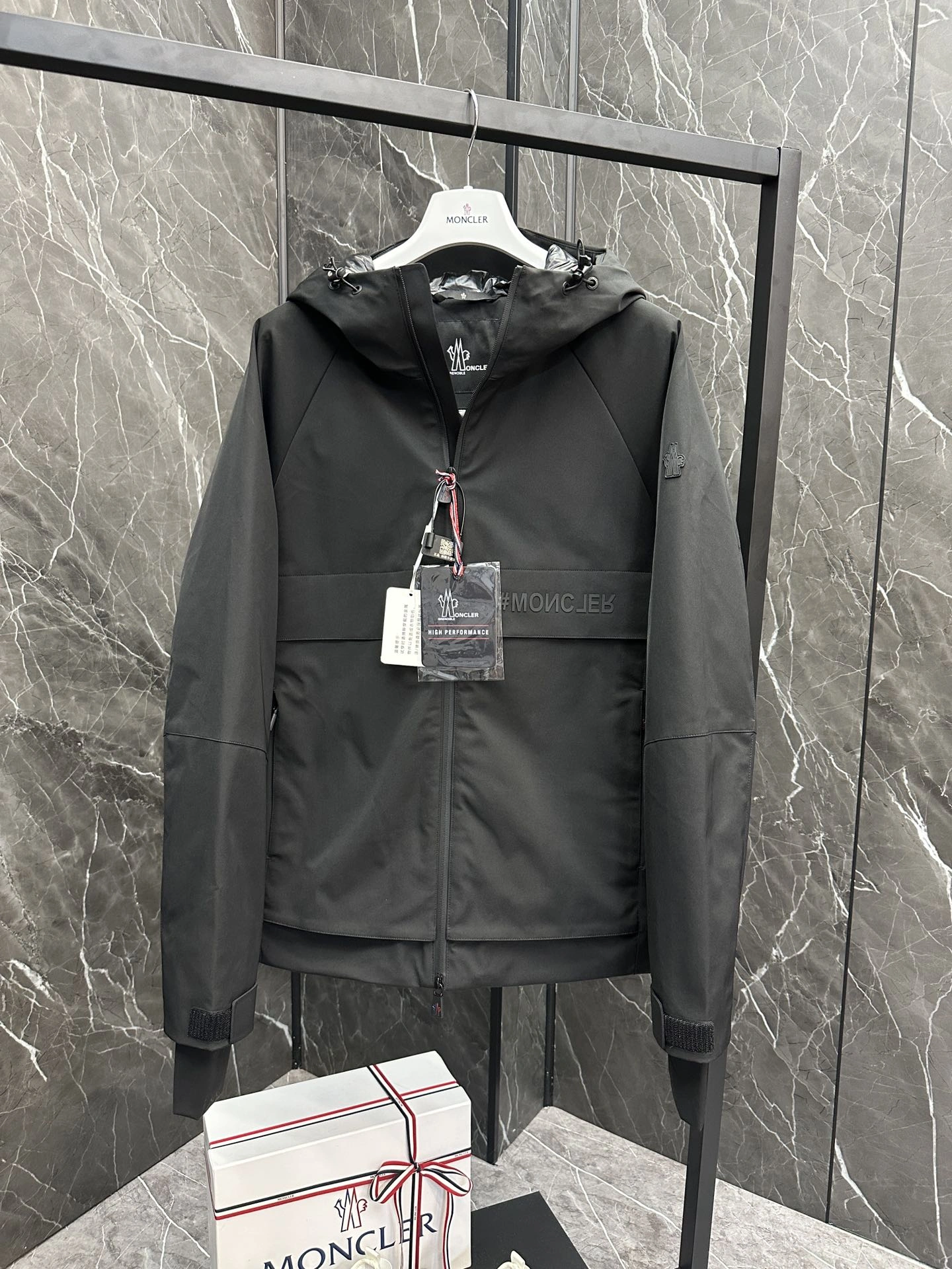 Moncler Down Jackets Supportive 145692