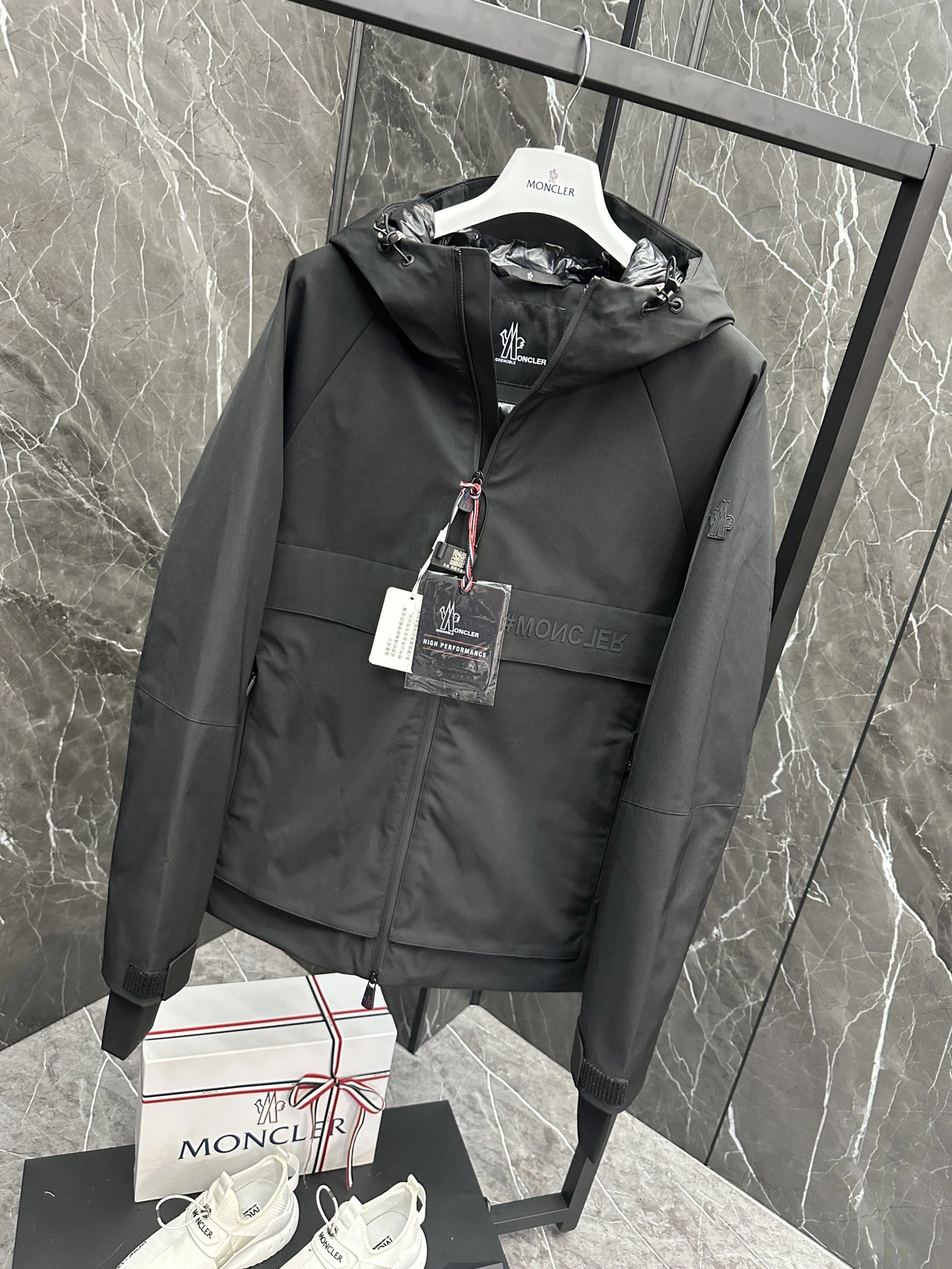 Moncler Down Jackets Supportive 145692