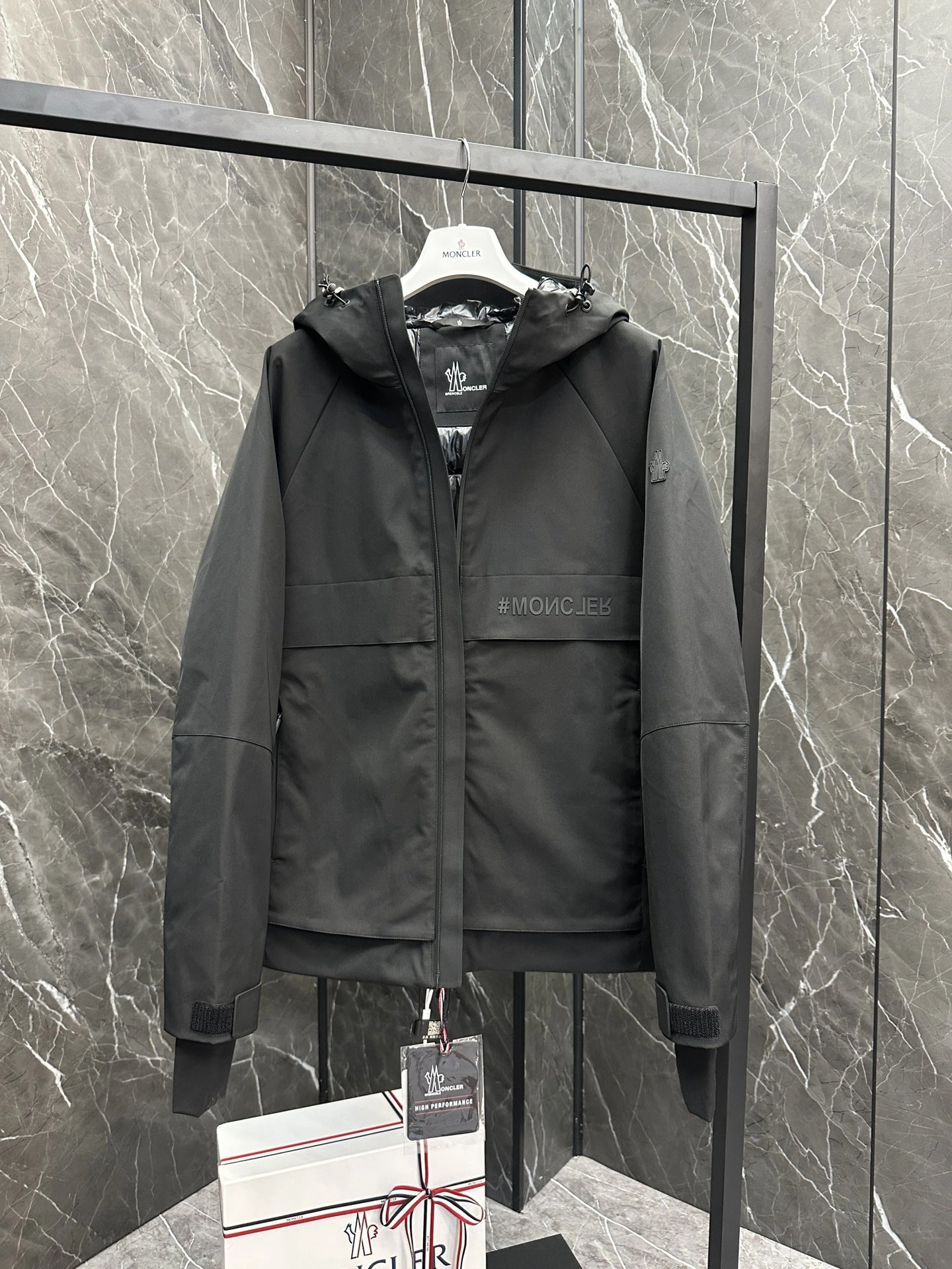 Moncler Down Jackets Supportive 145692