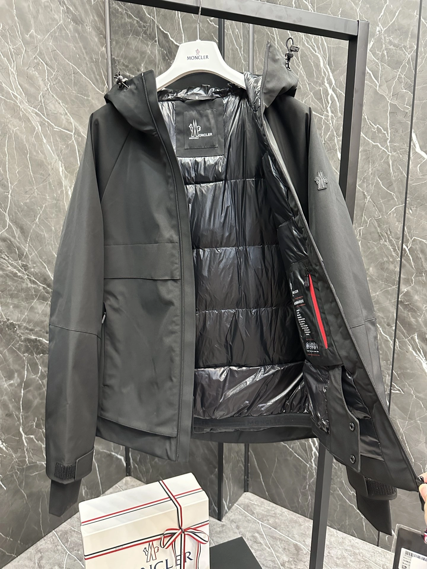 Moncler Down Jackets Supportive 145692