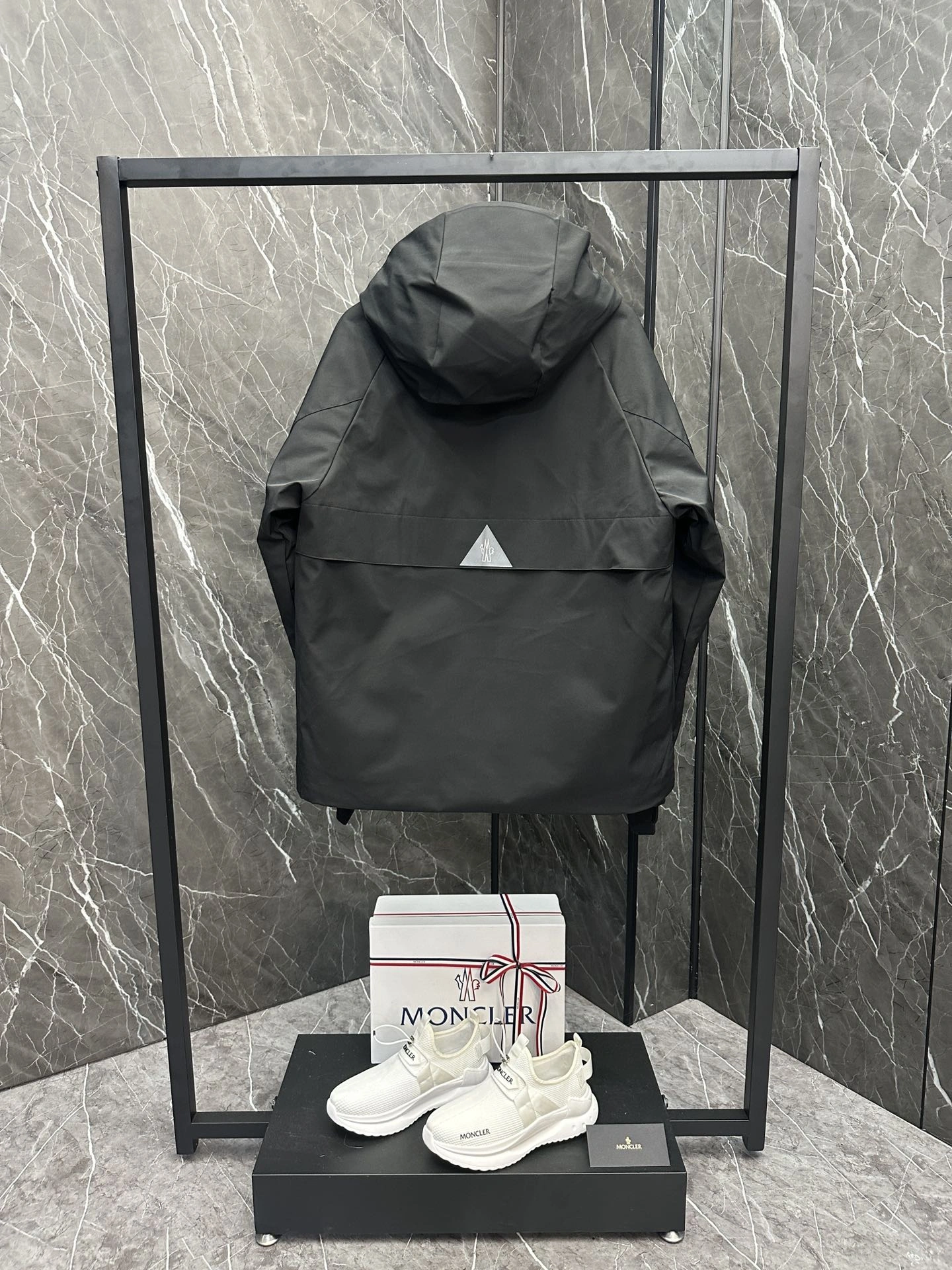 Moncler Down Jackets Supportive 145692
