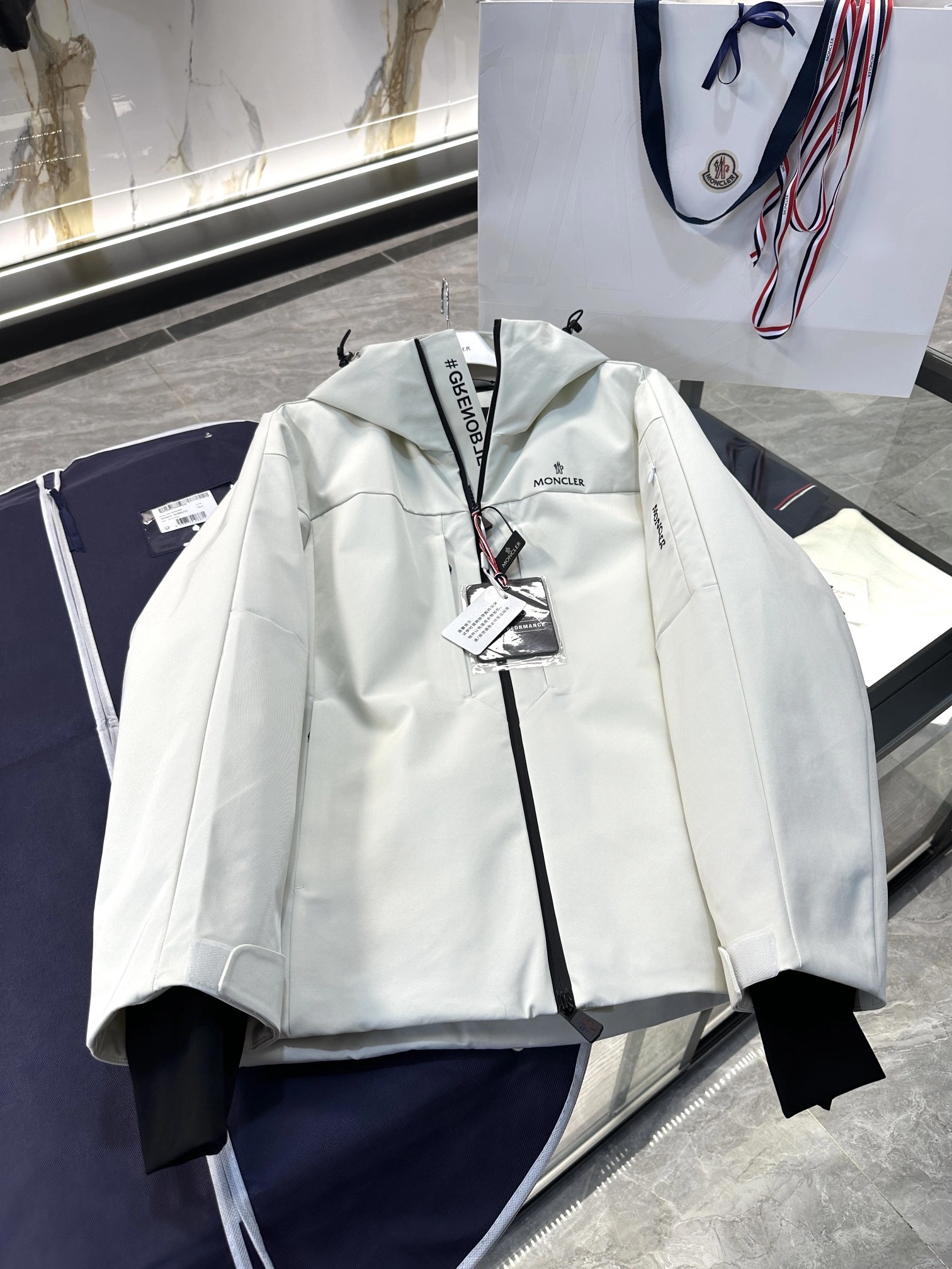 OdorResistant Moncler Down Jackets 145699