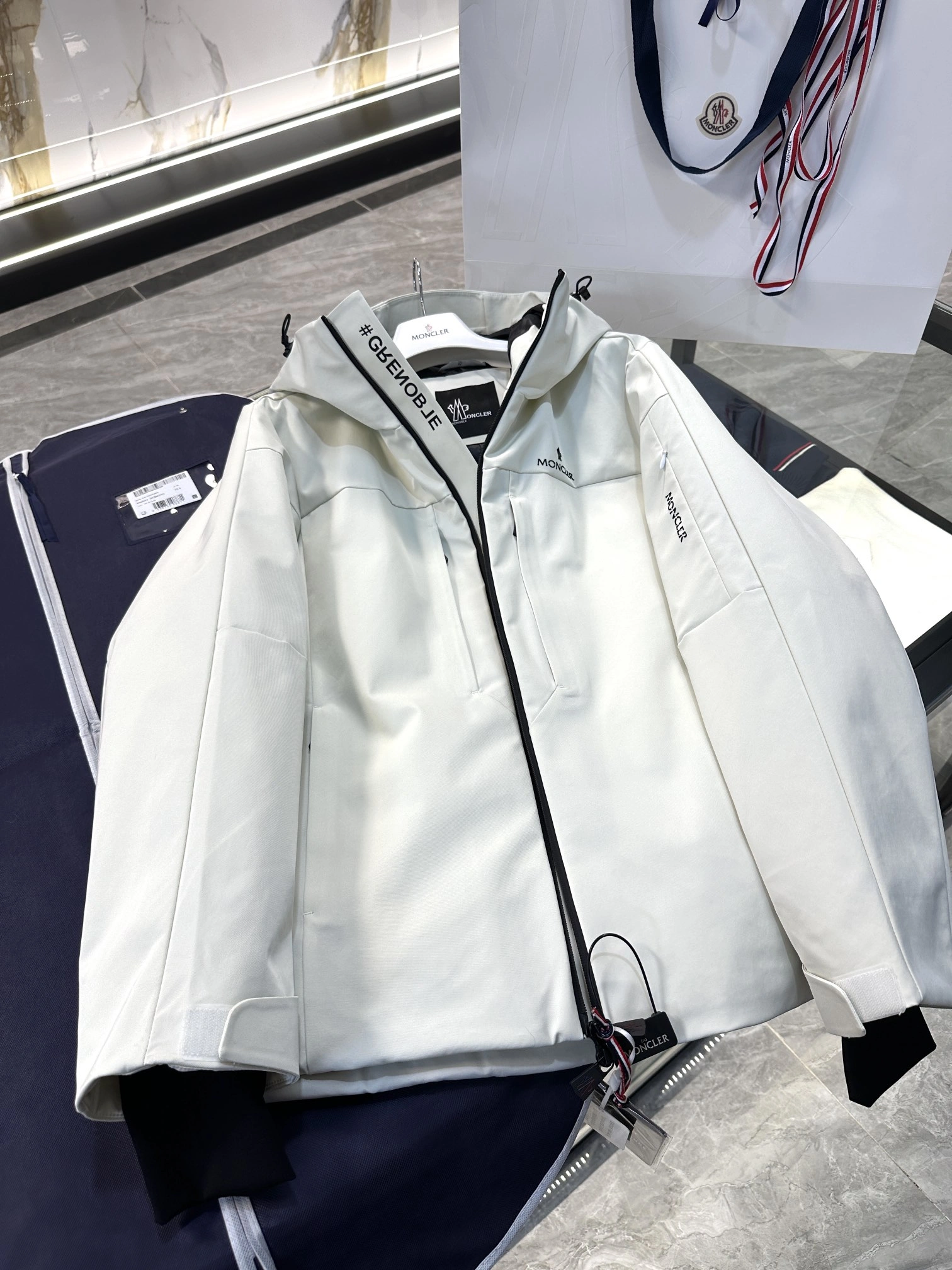 OdorResistant Moncler Down Jackets 145699