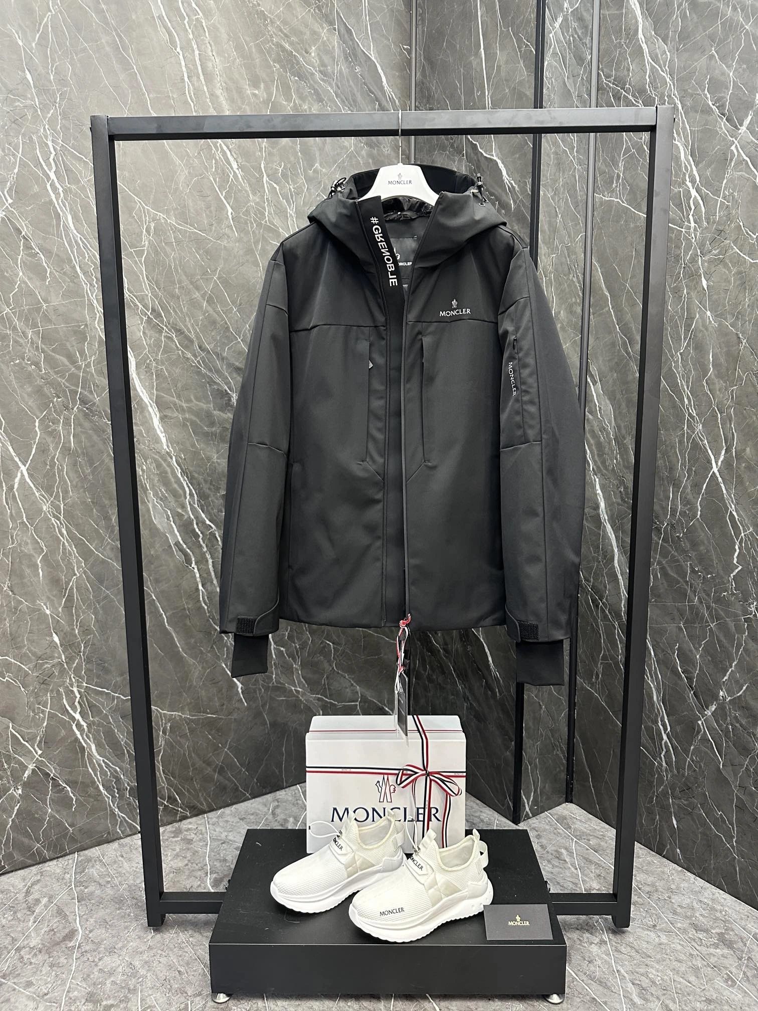 Bright Moncler Down Jackets 145688