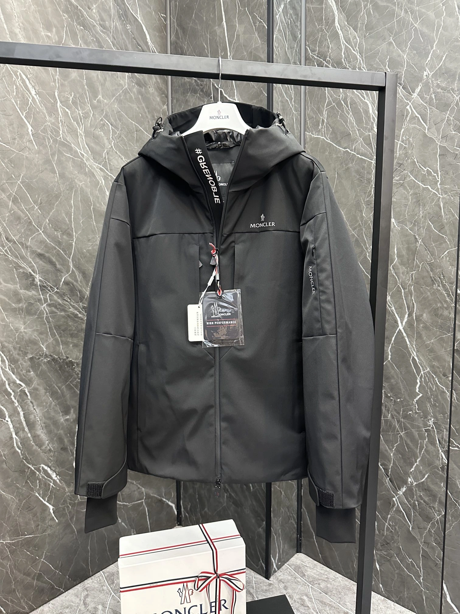 Bright Moncler Down Jackets 145688