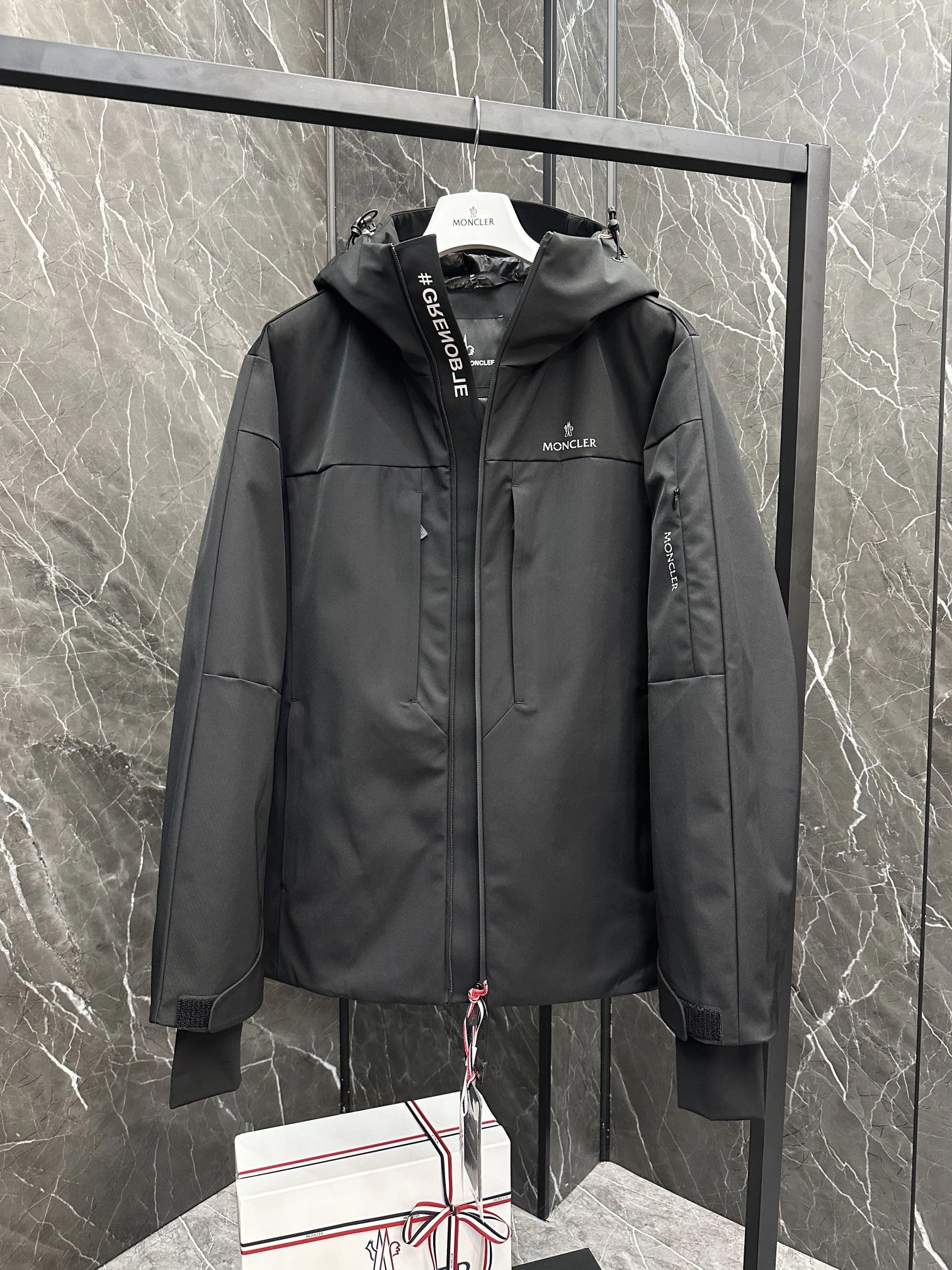 Bright Moncler Down Jackets 145688