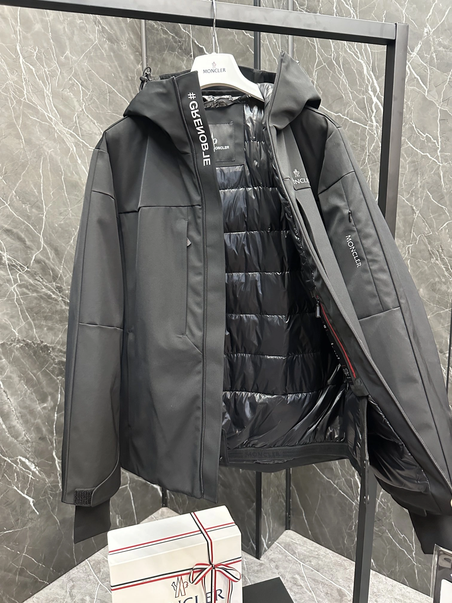 Bright Moncler Down Jackets 145688
