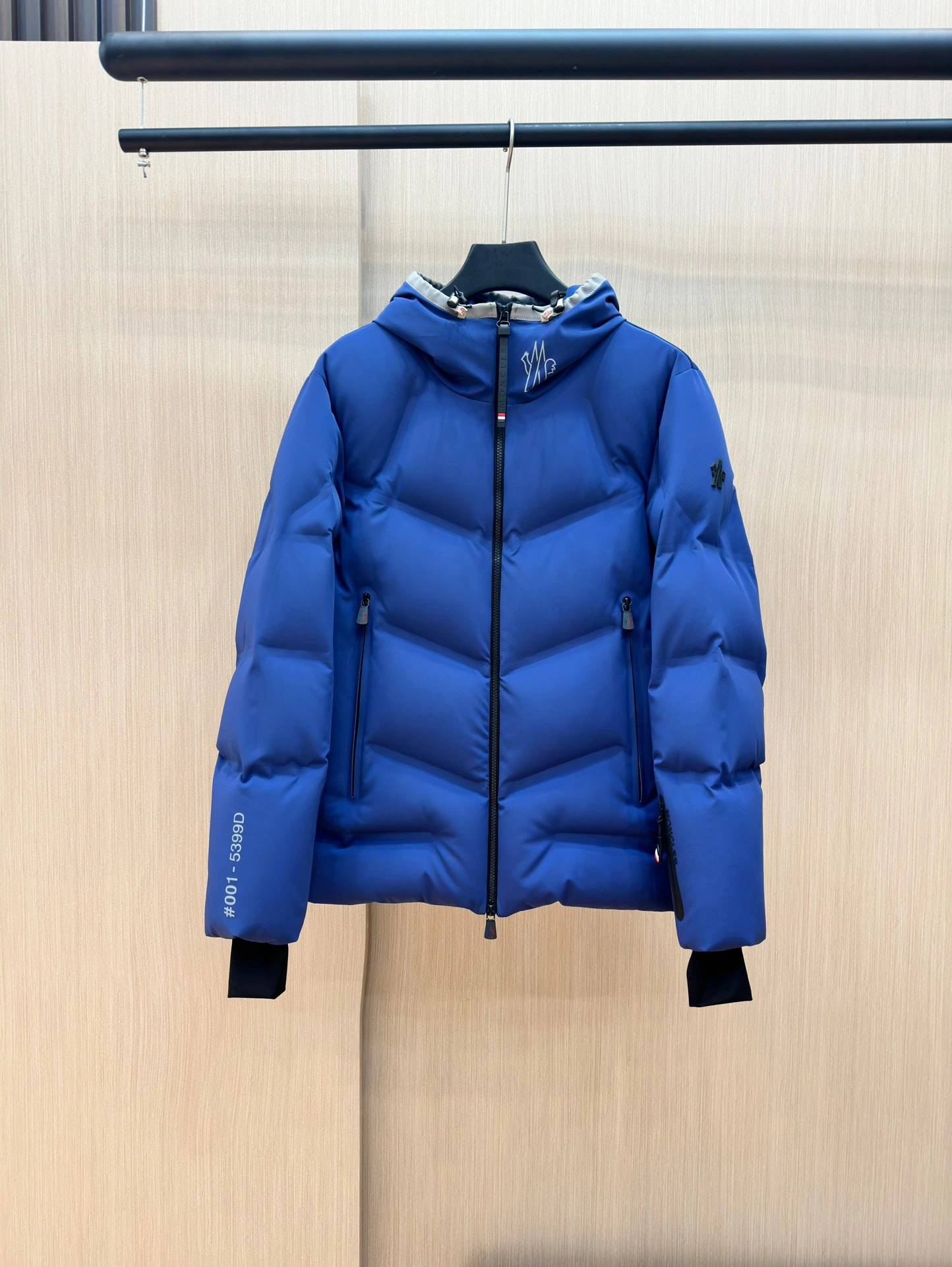 Moncler Down Jackets UrbanChic 145686