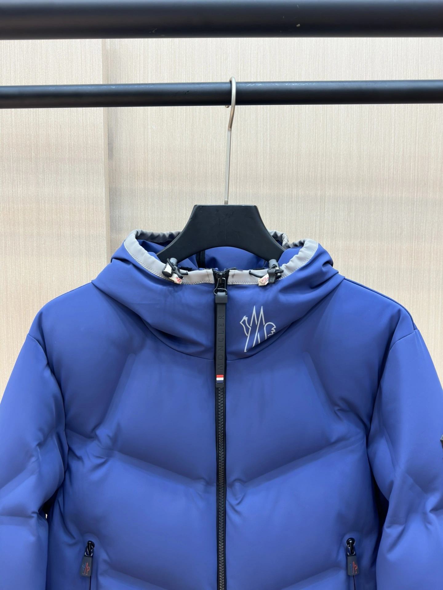 Moncler Down Jackets UrbanChic 145686