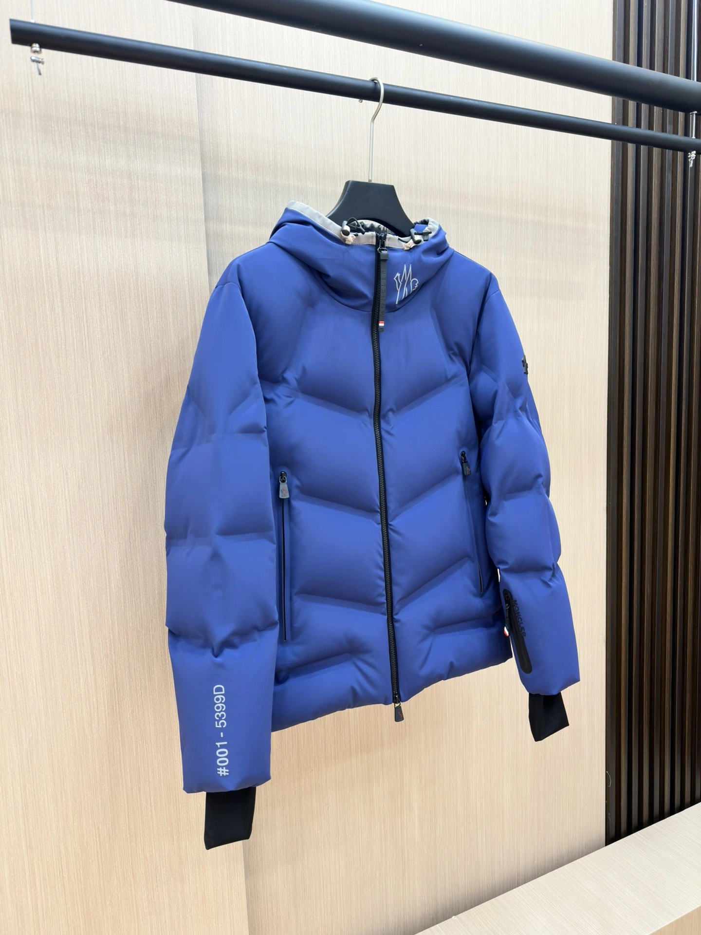 Moncler Down Jackets UrbanChic 145686