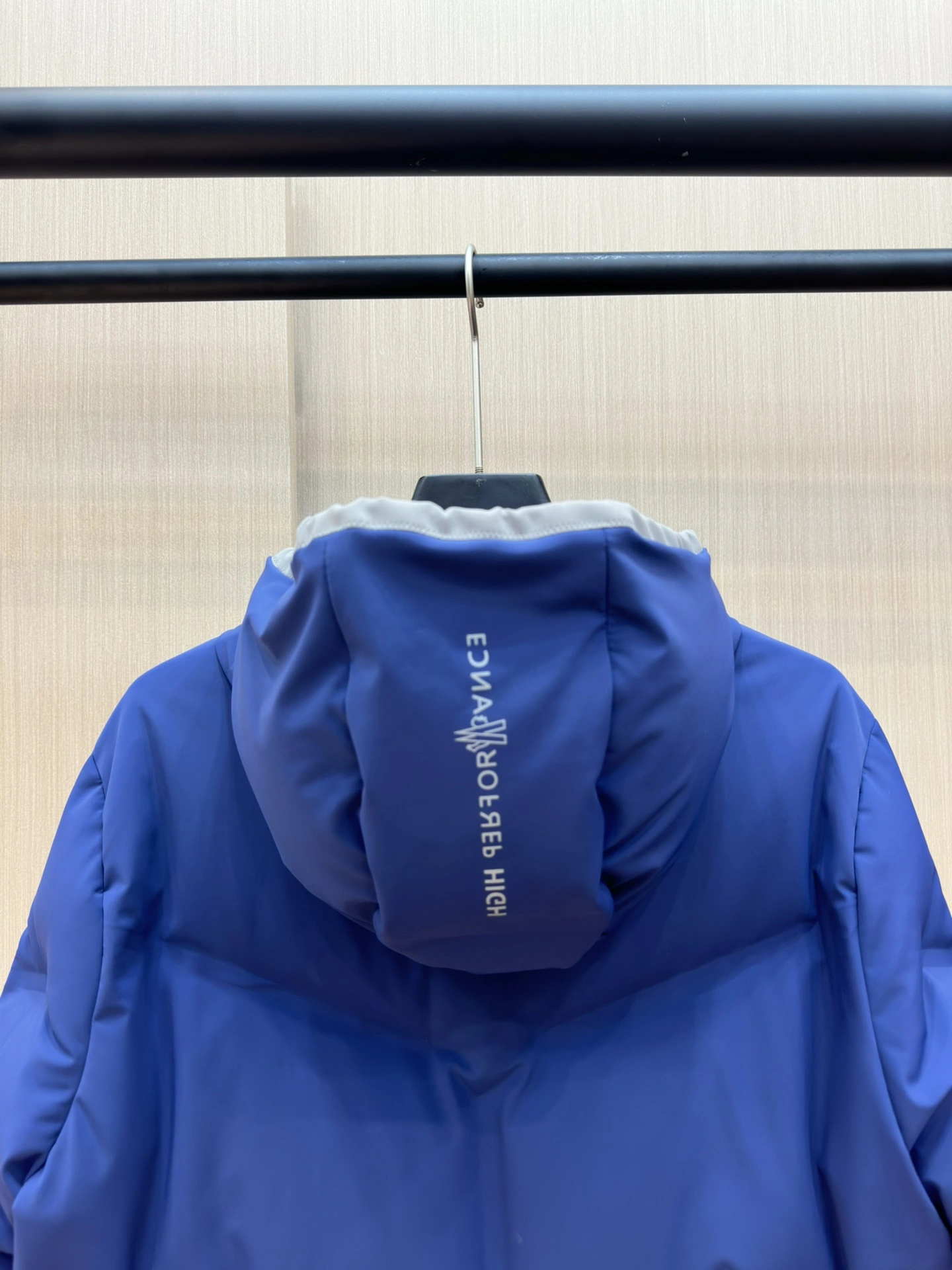 Moncler Down Jackets UrbanChic 145686