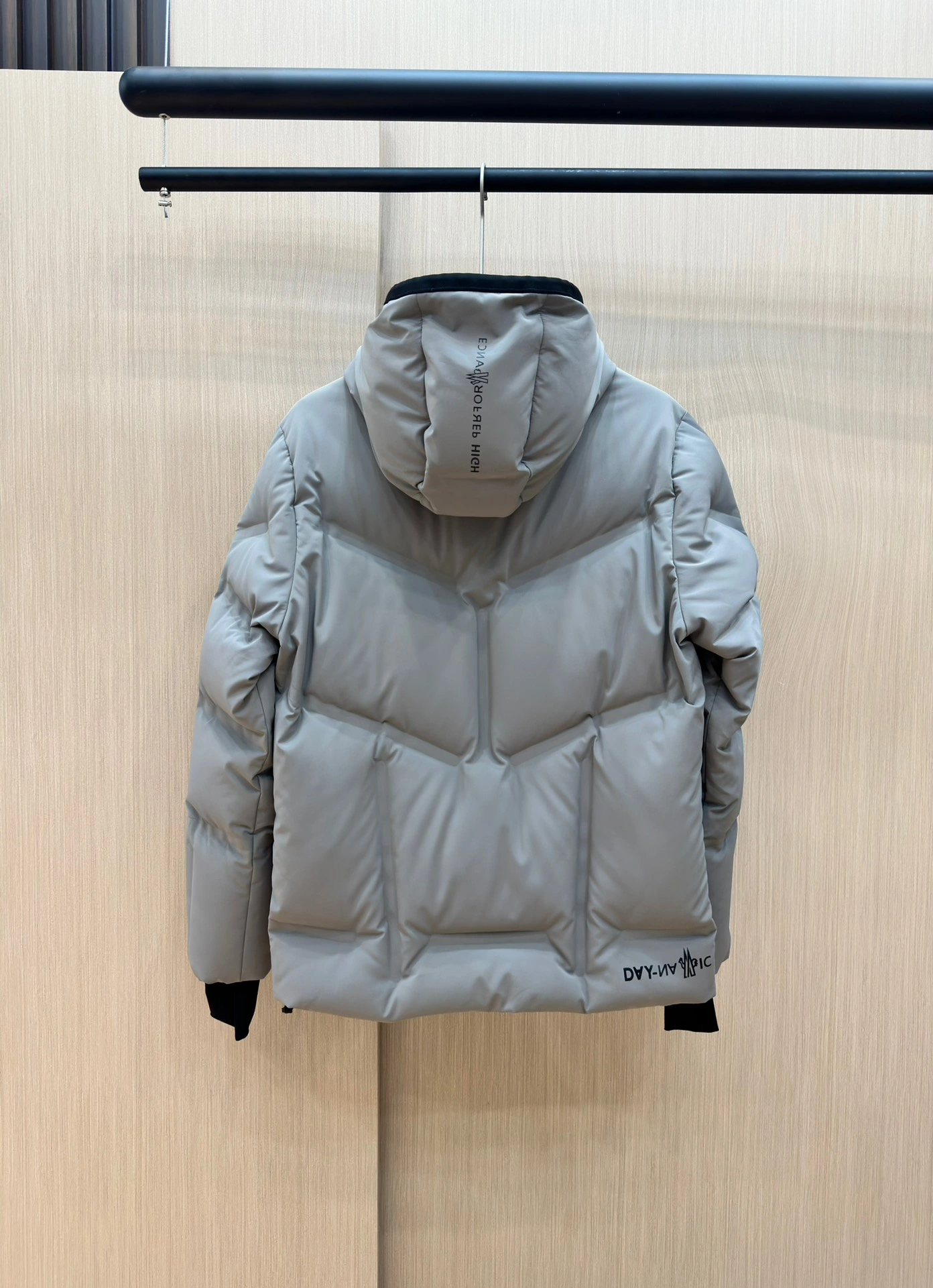 Moncler Down Jackets Cozy 145684