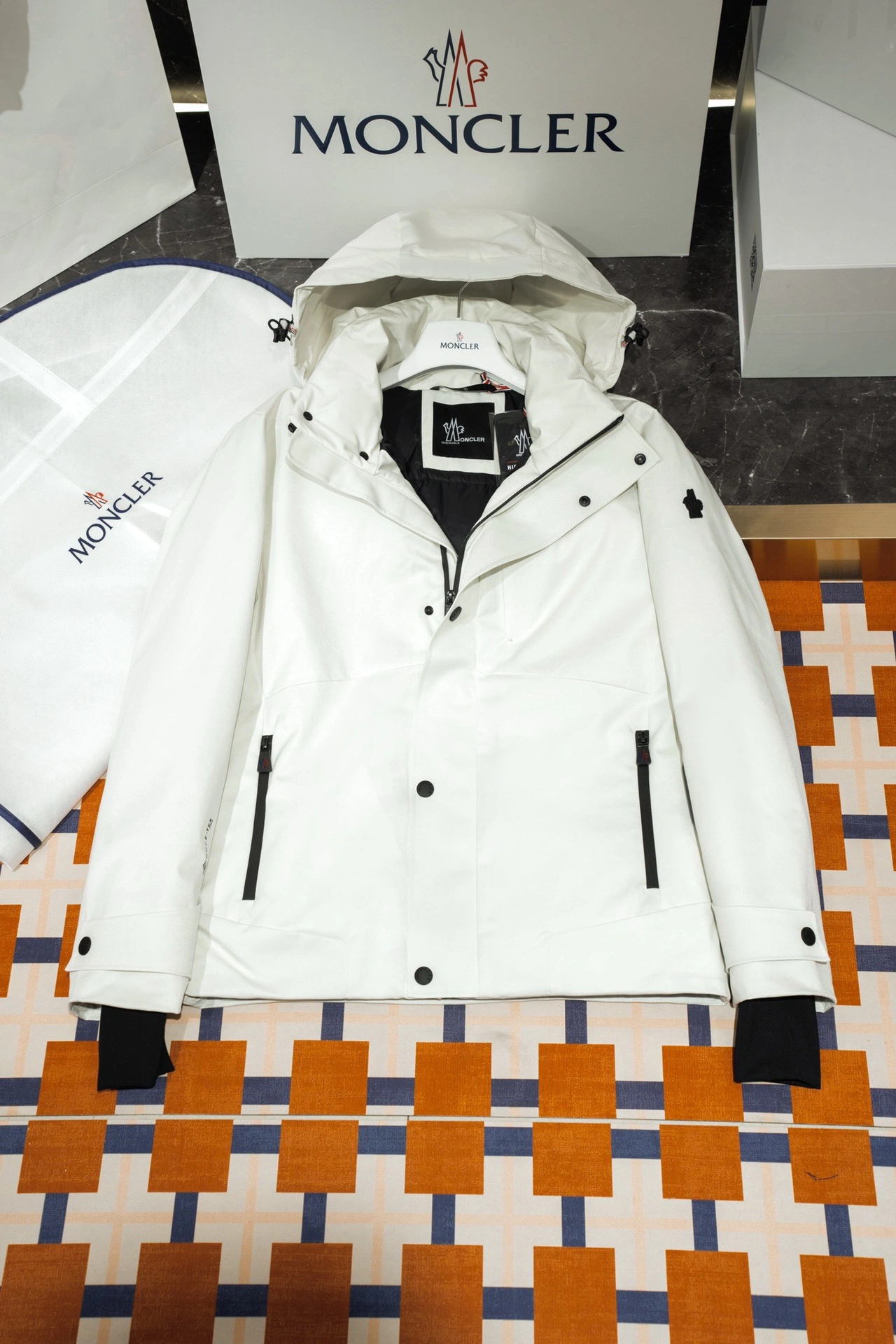 GoodFit Moncler Down Jackets 145676
