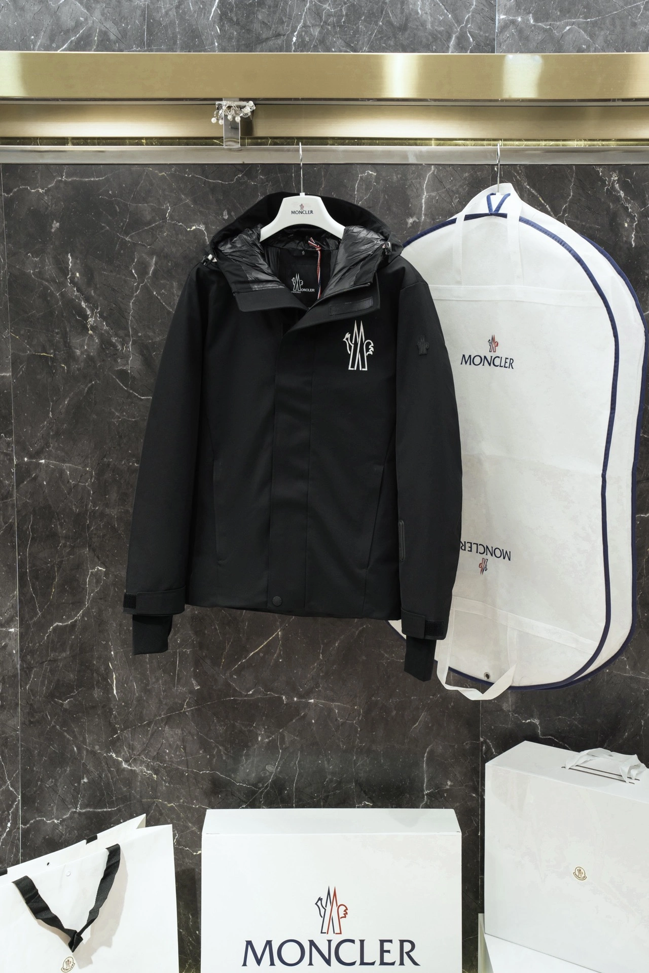 Effortless Moncler Down Jackets 145673