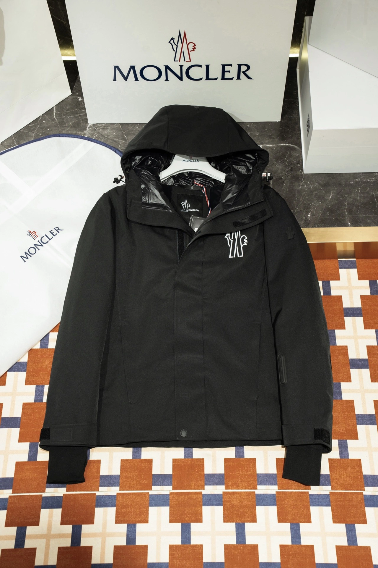 Effortless Moncler Down Jackets 145673