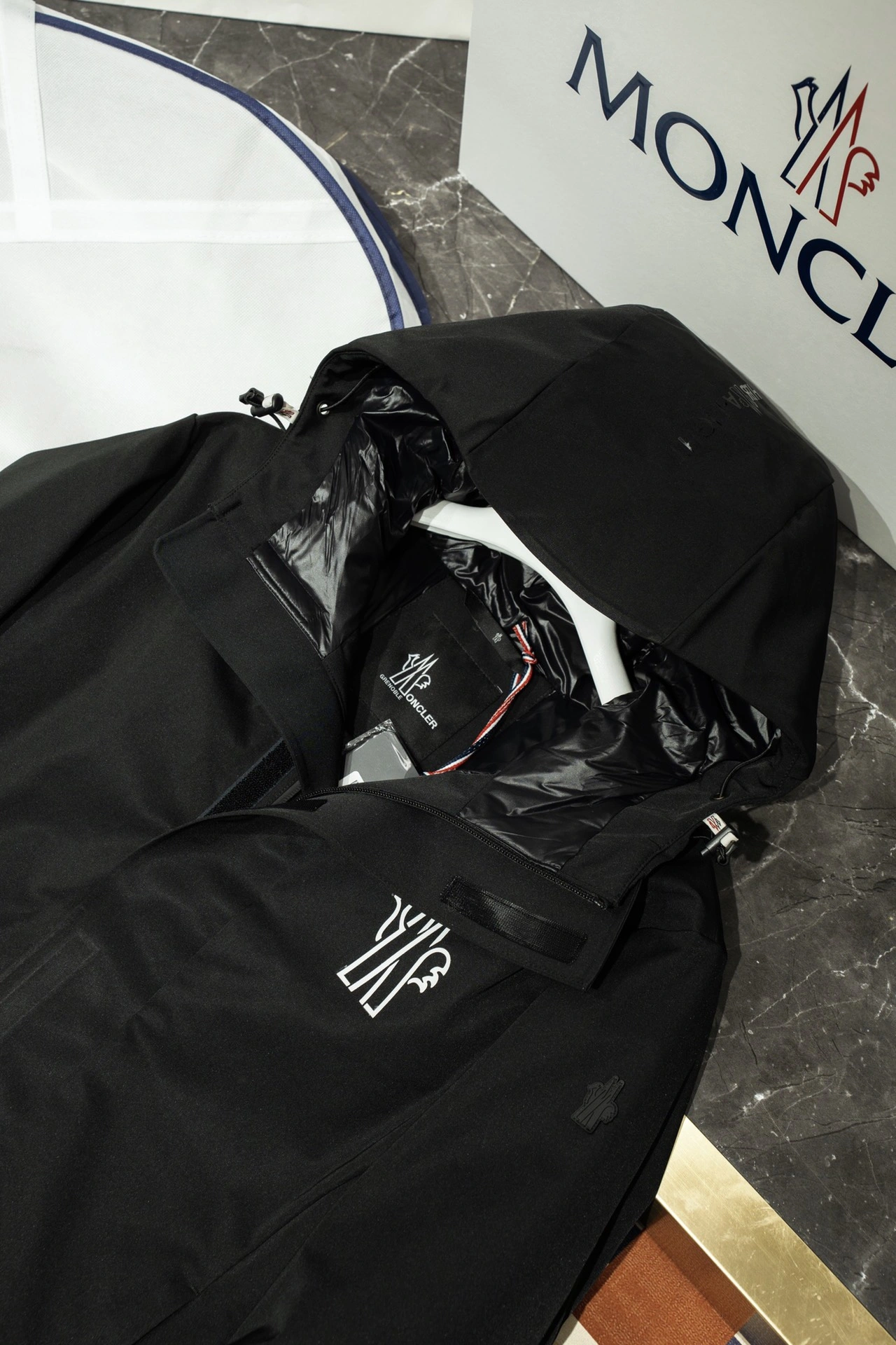 Effortless Moncler Down Jackets 145673