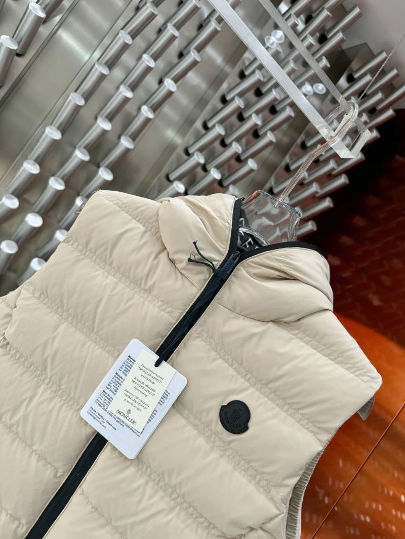 Moncler Down Jackets EyeCatching 145250