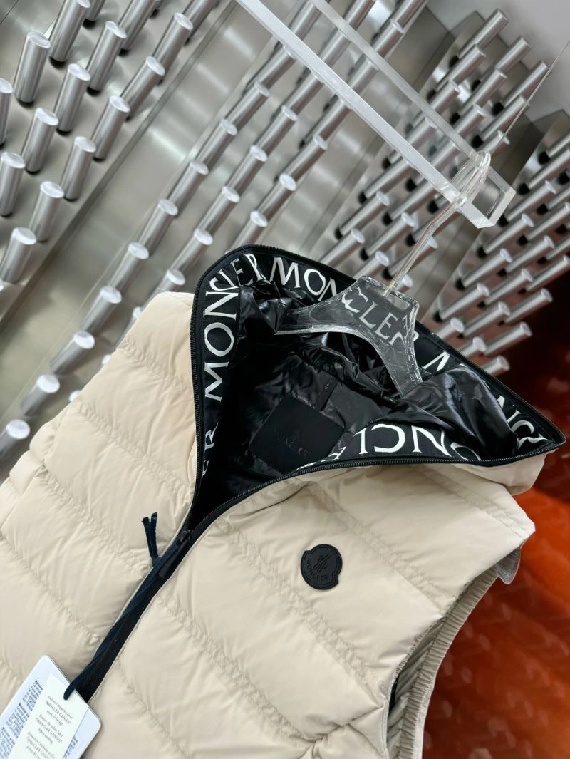 Moncler Down Jackets EyeCatching 145250