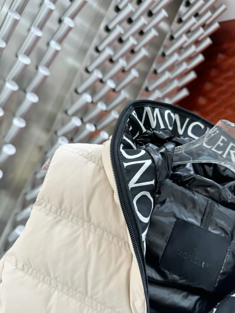 Moncler Down Jackets EyeCatching 145250
