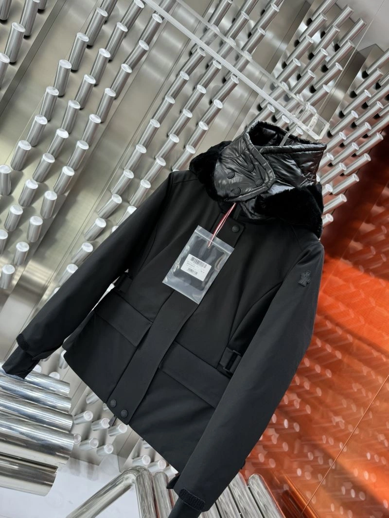 Moncler Down Jackets EyeCatching 145204