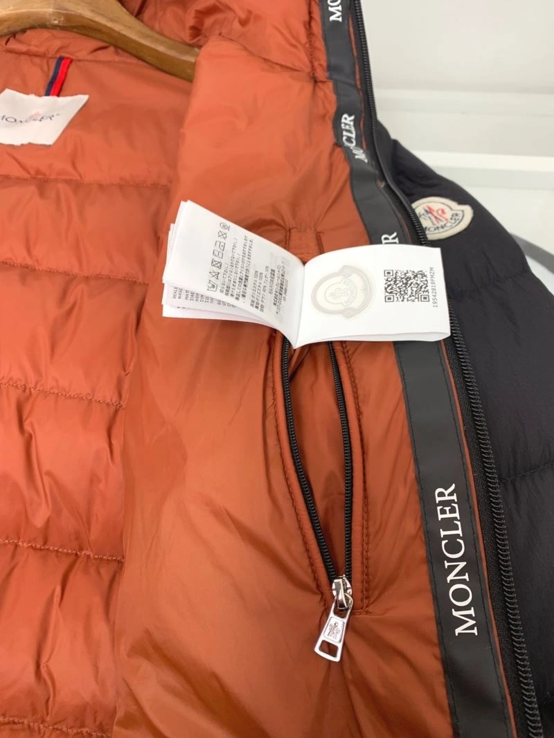 Moncler Down Jackets Attractive 145178