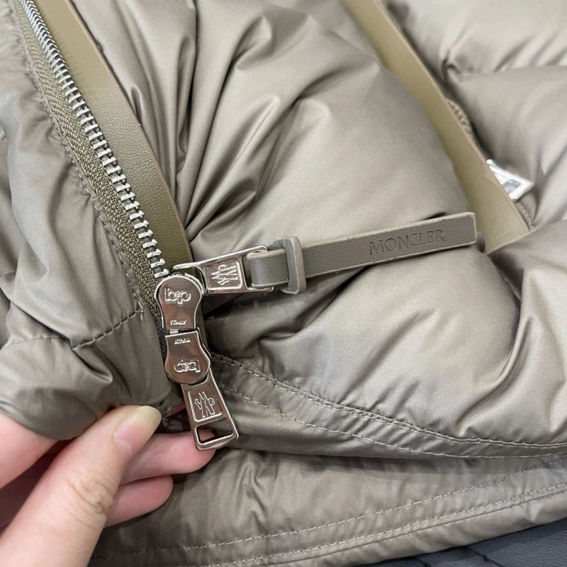 WaterResistant Moncler Down Jackets 145165