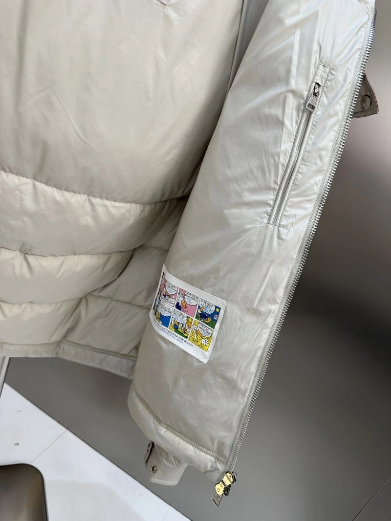 Moncler Down Jackets Versatile 145155