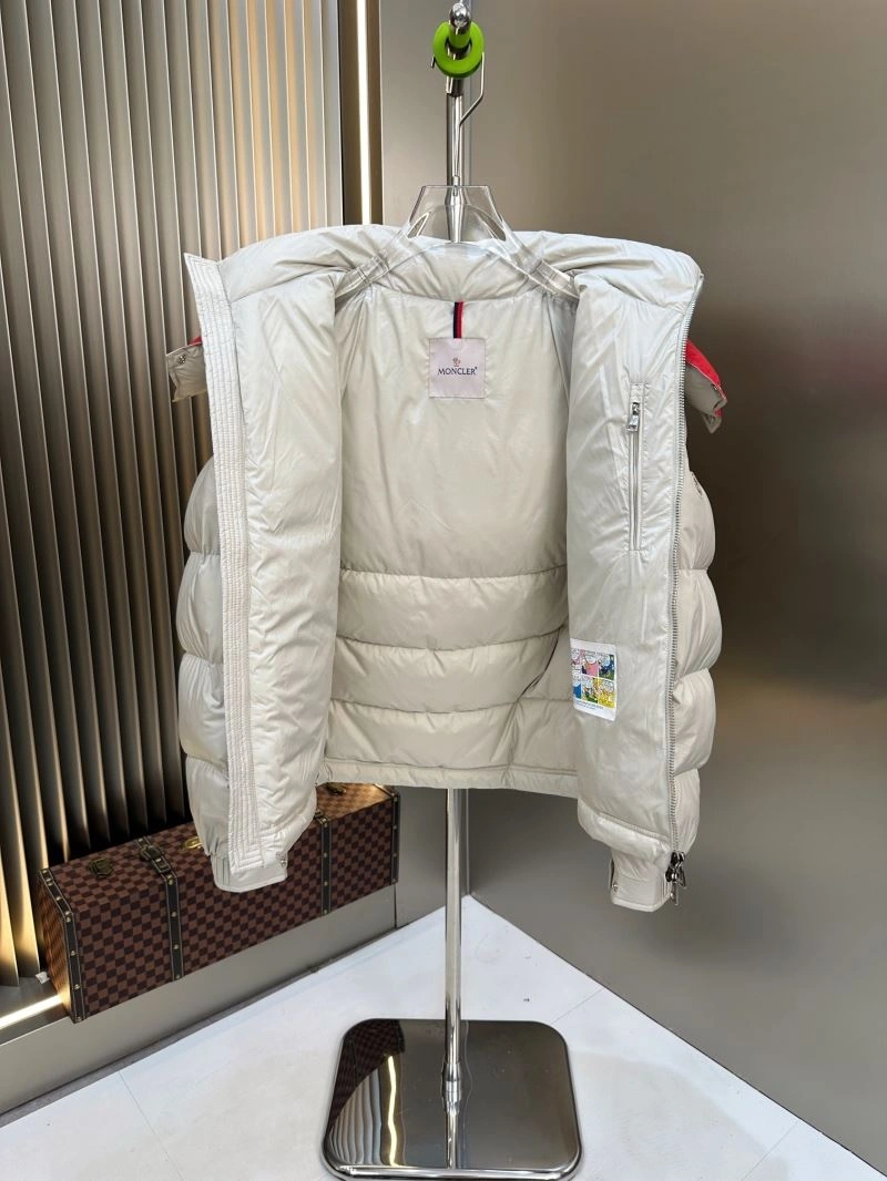 Moncler Down Jackets Versatile 145155