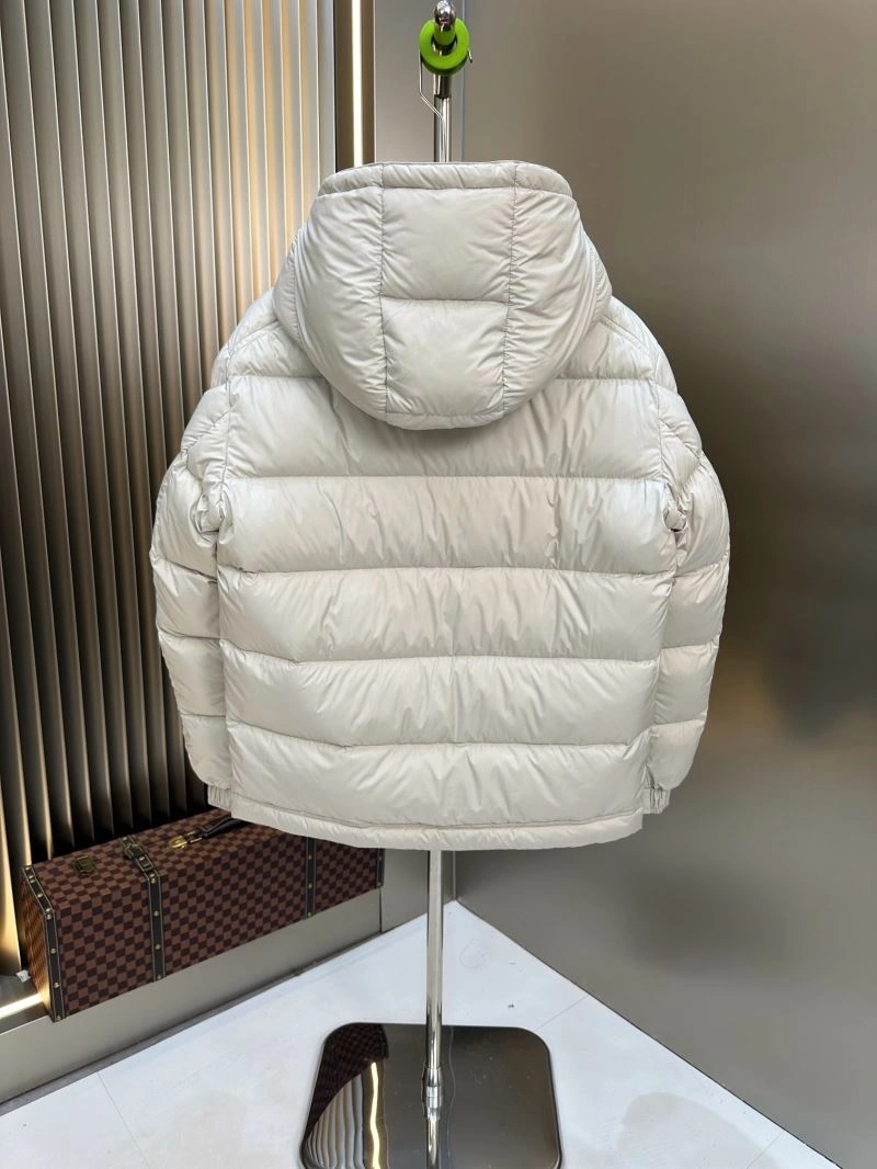 Moncler Down Jackets Versatile 145155