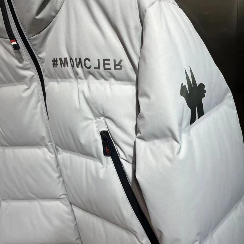 Moncler Down Jackets EyeCatching 145140