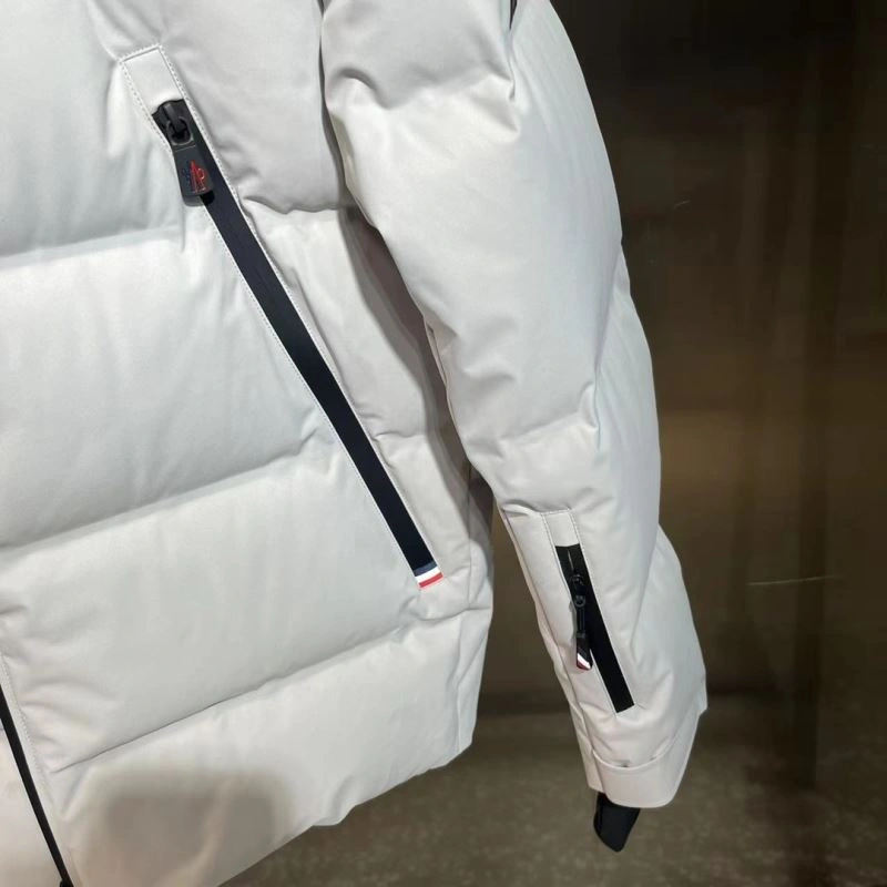 Moncler Down Jackets EyeCatching 145140