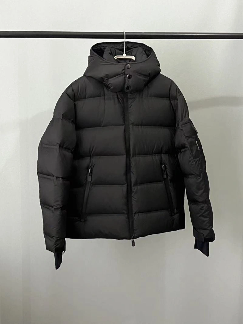 Moncler Down Jackets Attractive 145136
