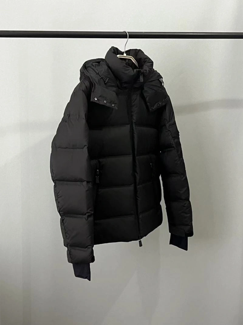 Moncler Down Jackets Attractive 145136