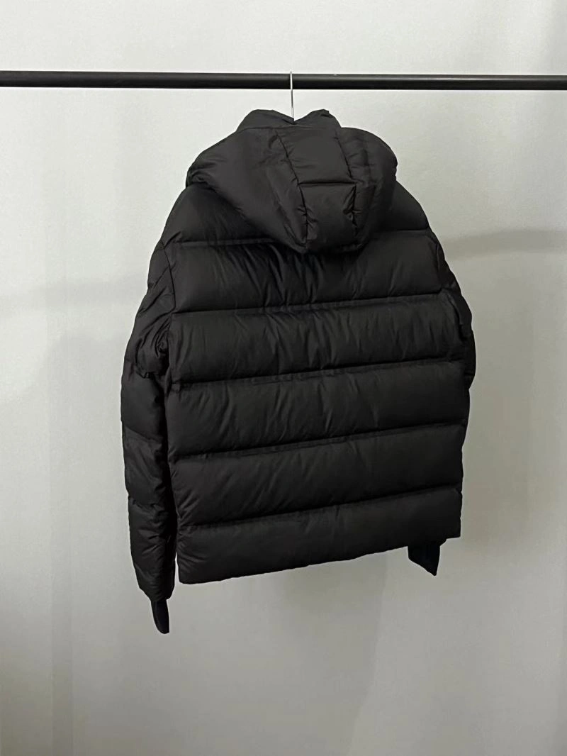 Moncler Down Jackets Attractive 145136