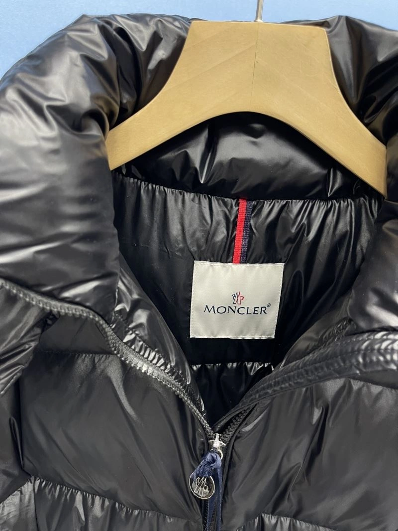 Moncler Down Jackets Snug 145128