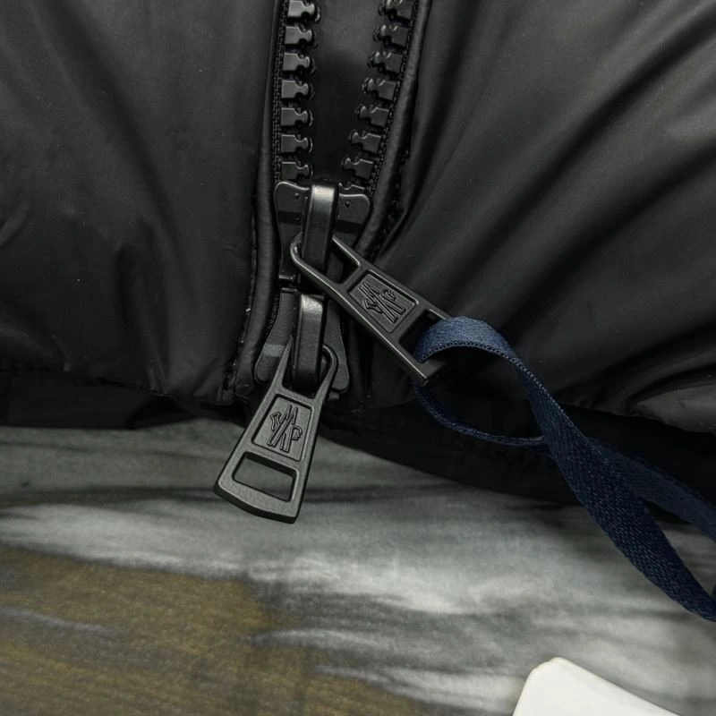 ZipUp Moncler Down Jackets 145116
