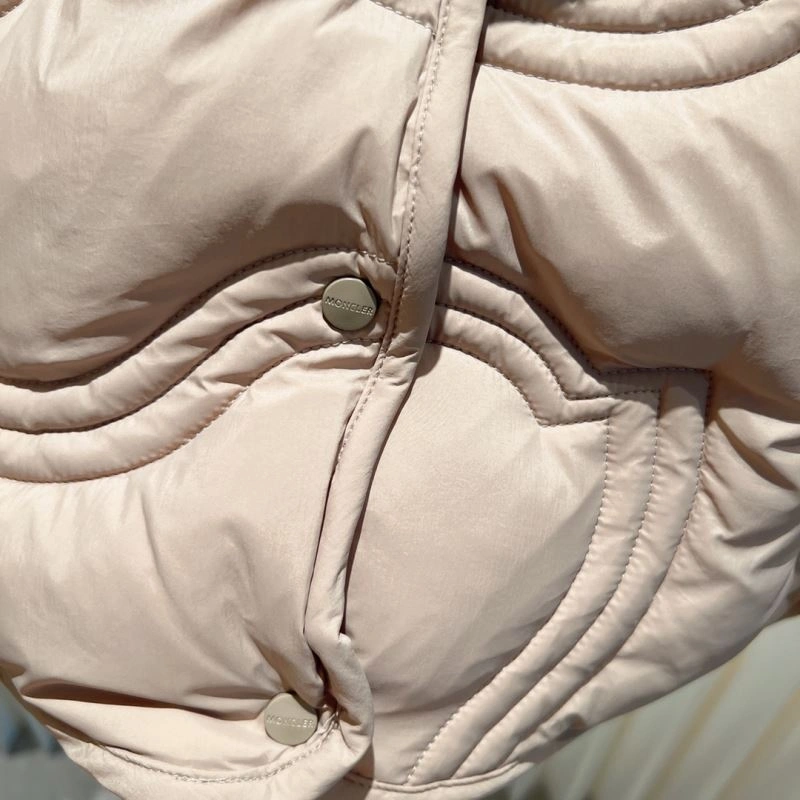 Stretchable Moncler Down Jackets 145090