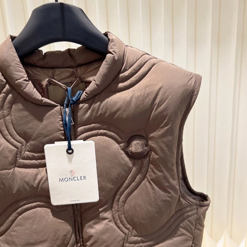 Vibrant Moncler Down Jackets 145077
